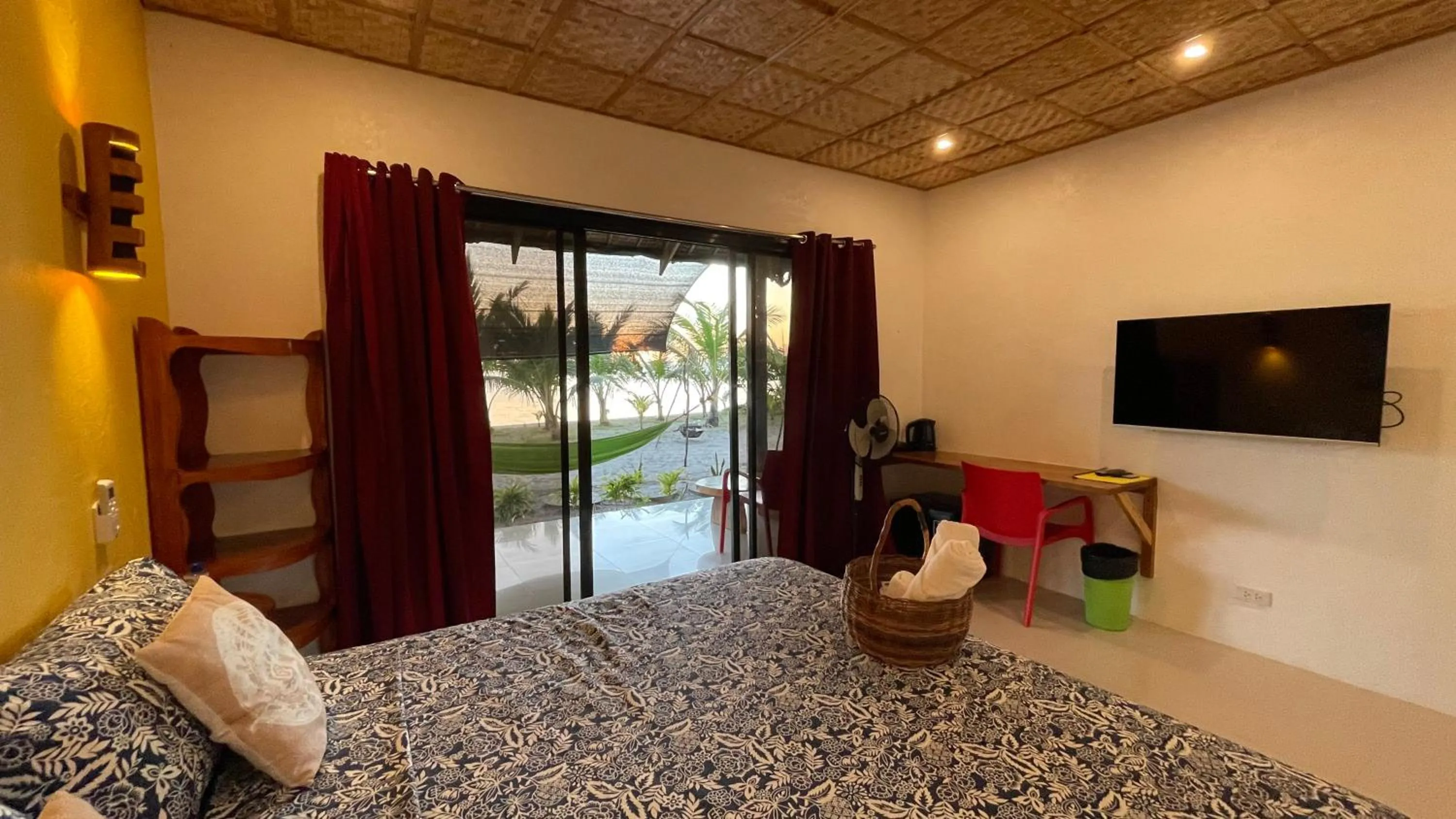 Bed in Footprints Beach Resort