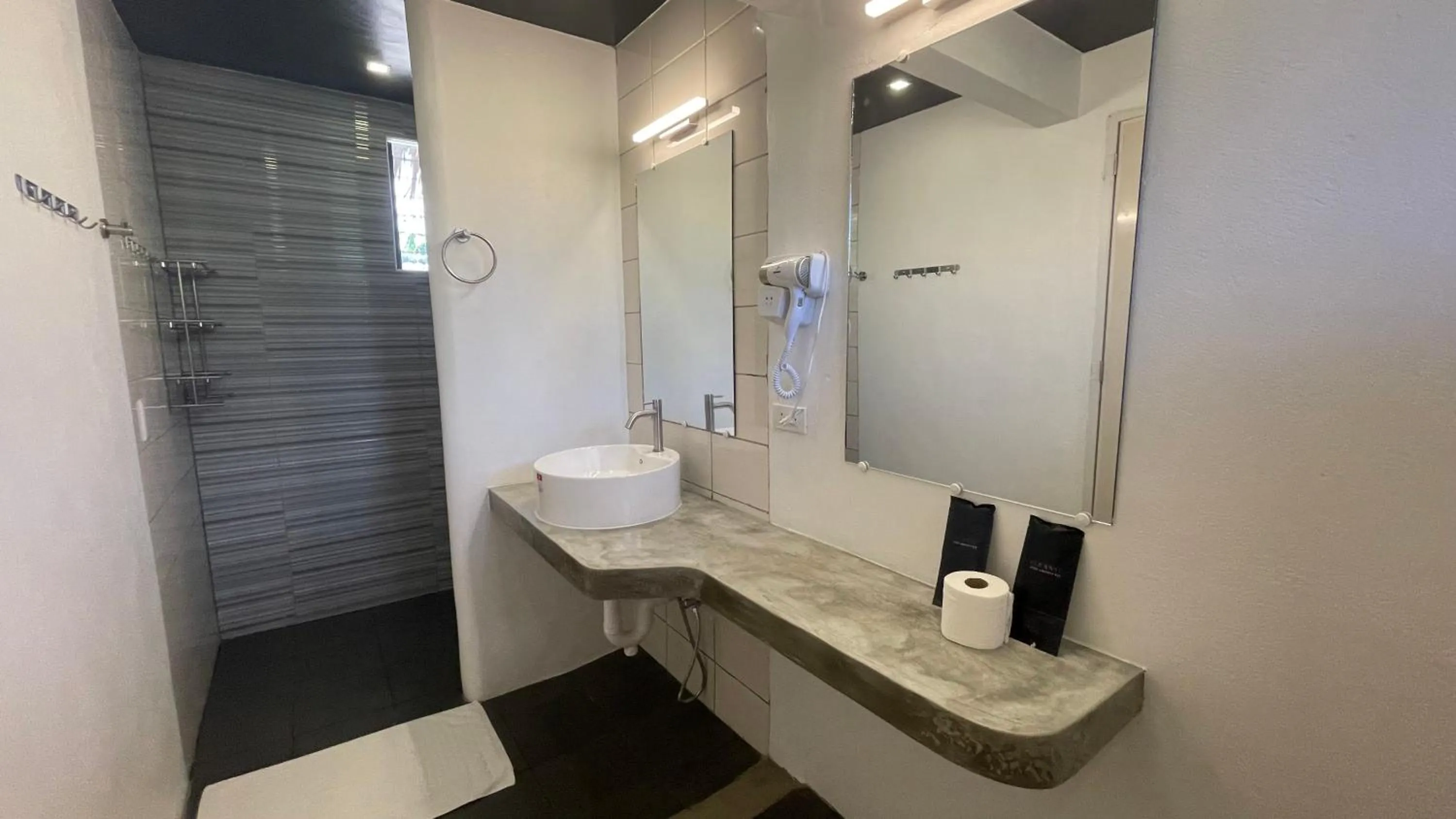 Bathroom in Footprints Beach Resort