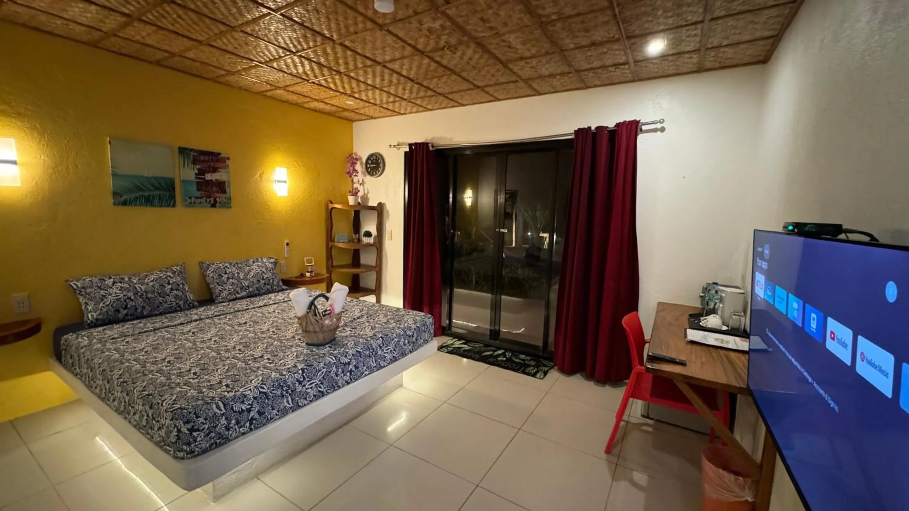 Bed in Footprints Beach Resort