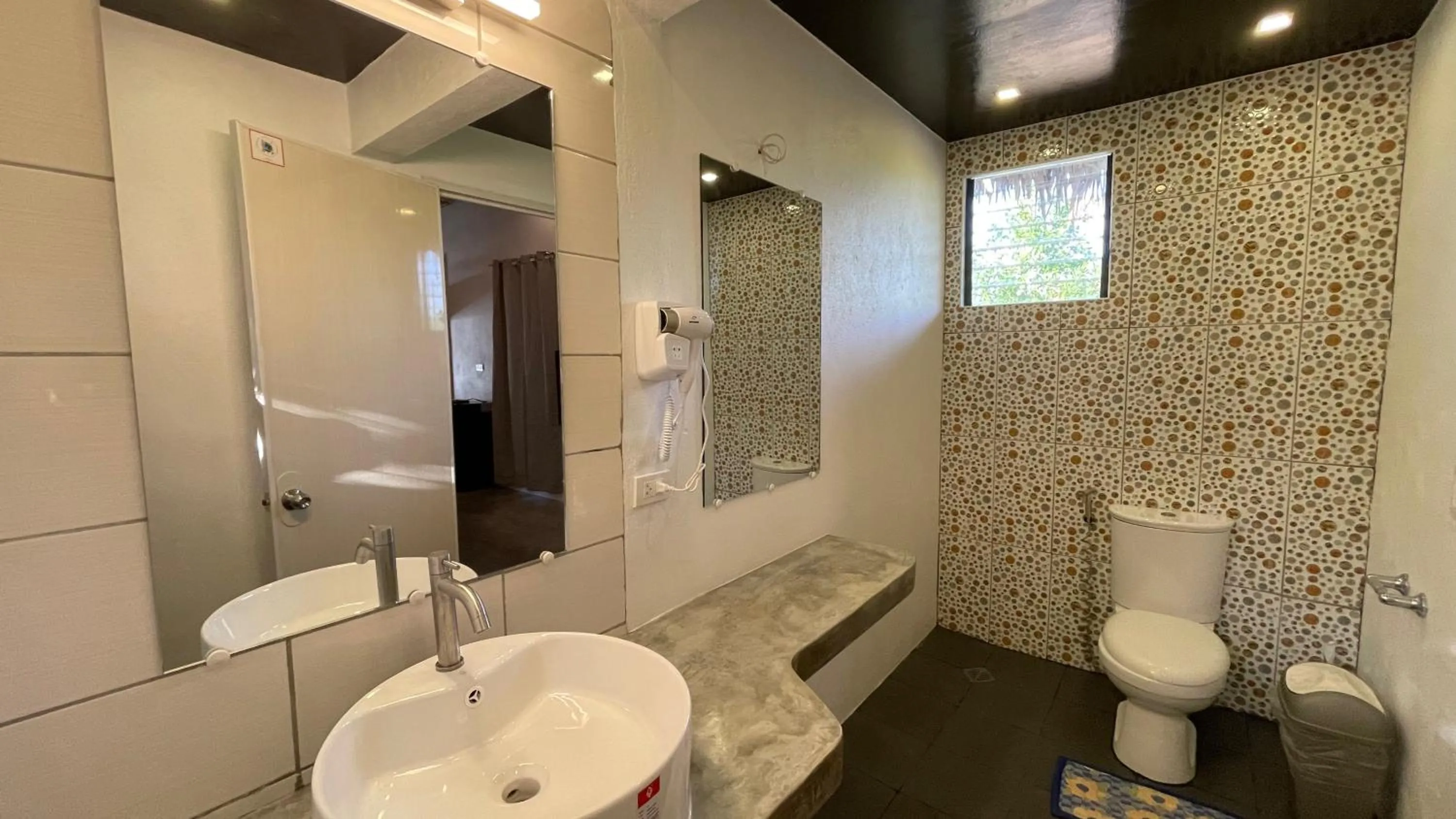 Toilet in Footprints Beach Resort