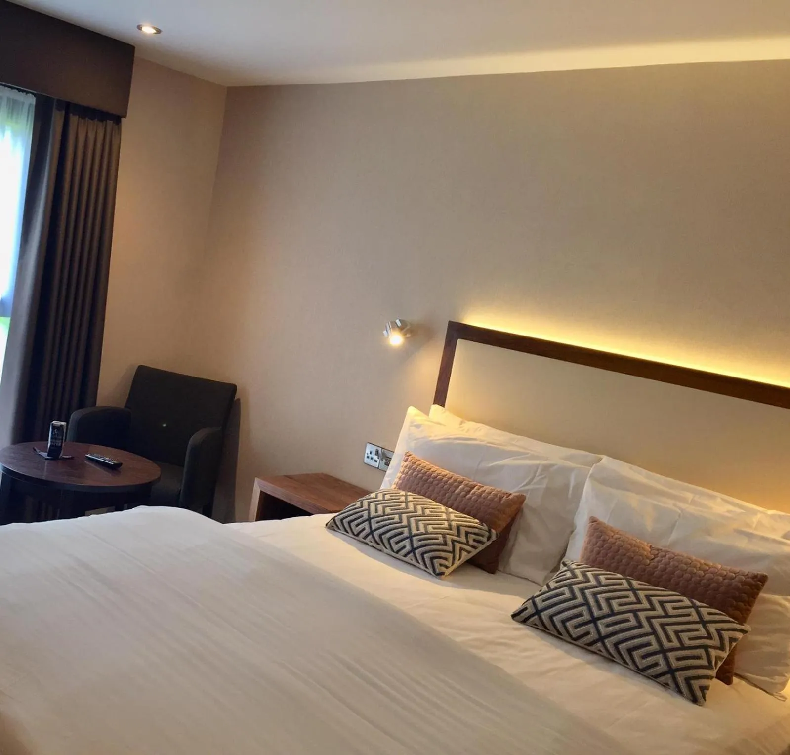 Bed in Best Western Appleby Park Hotel