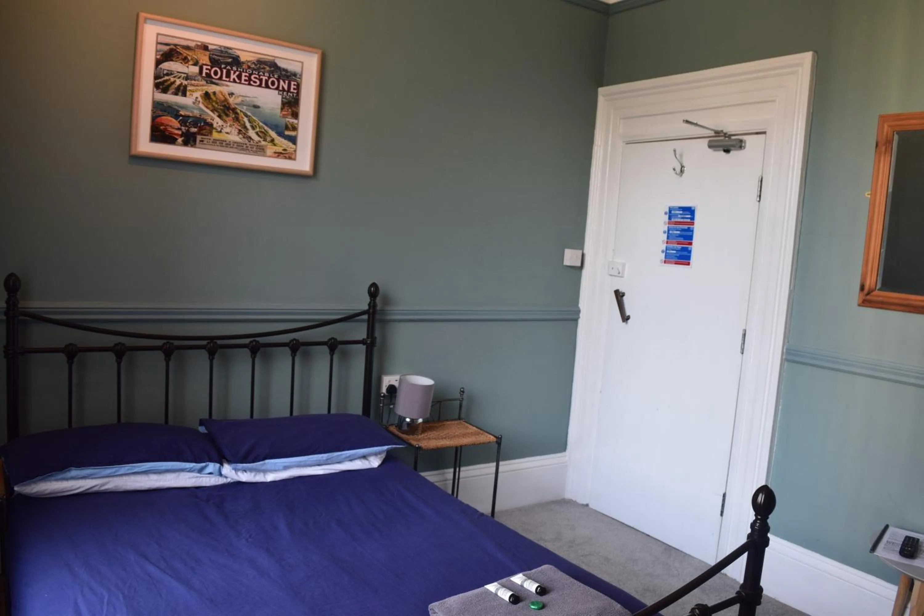 Photo of the whole room, Bed in Westward Ho Hotel