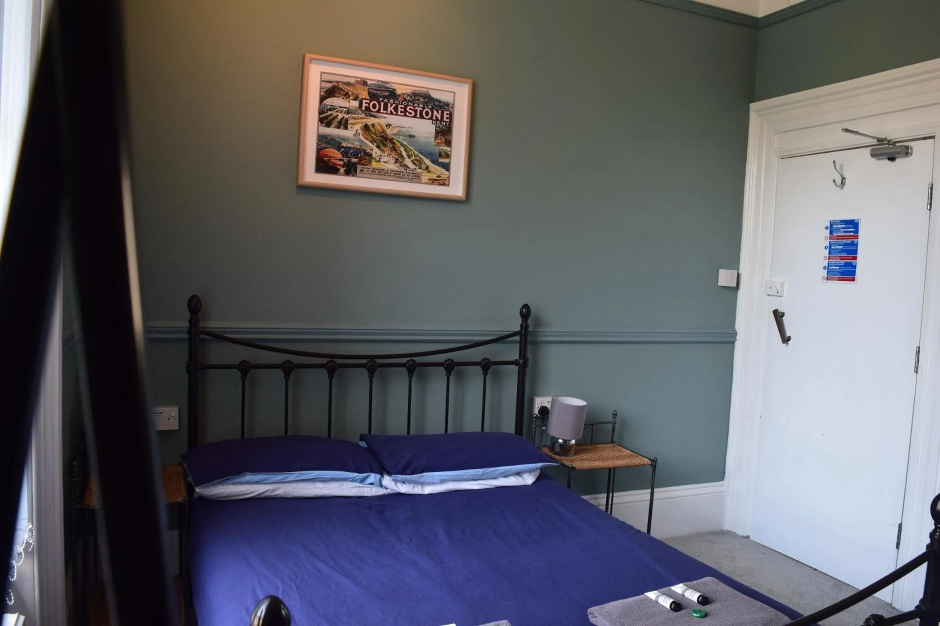 Photo of the whole room, Bed in Westward Ho Hotel