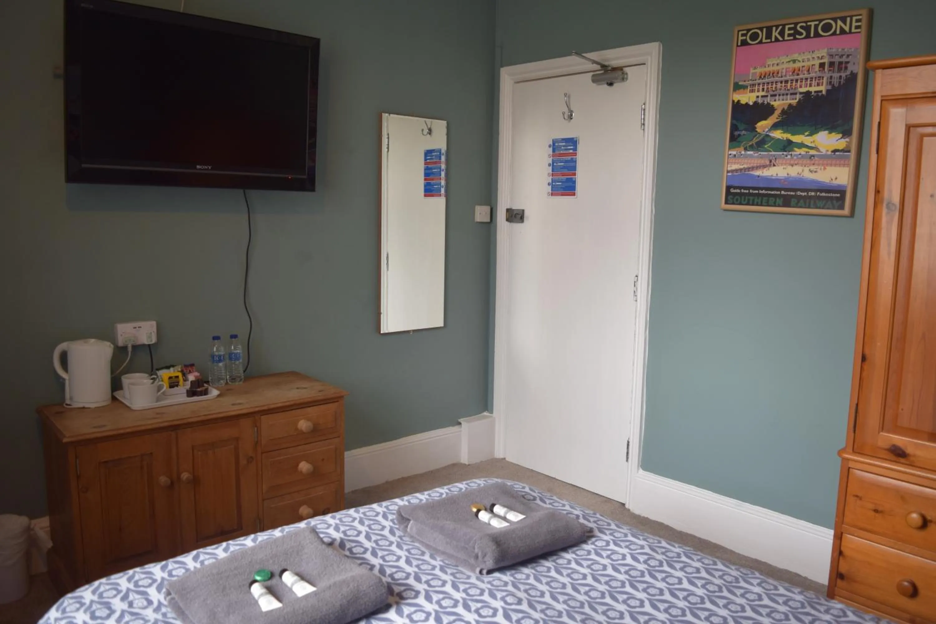 Photo of the whole room, Bed in Westward Ho Hotel