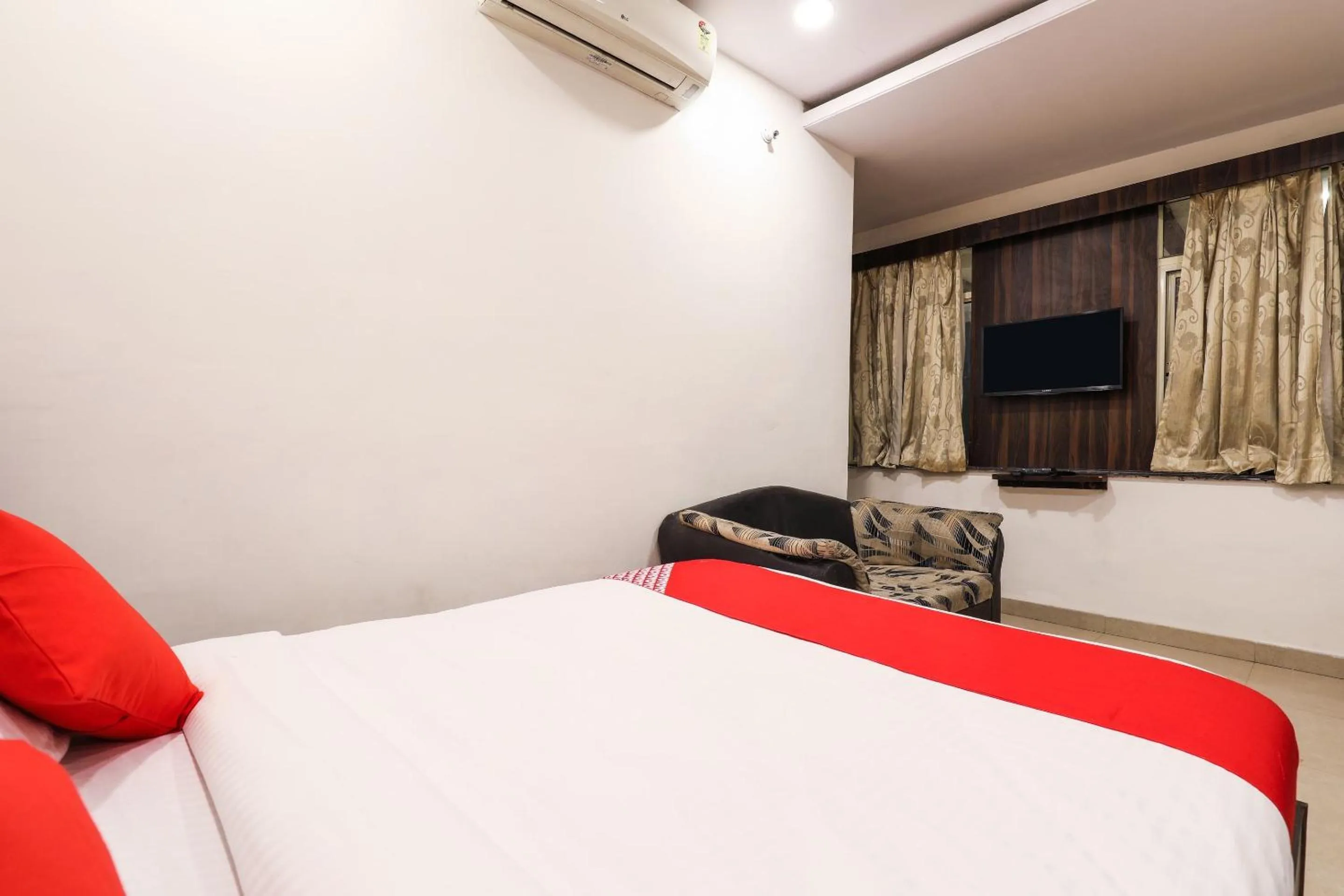 Bedroom, Bed in Hotel O Deccan Lodging And Boarding