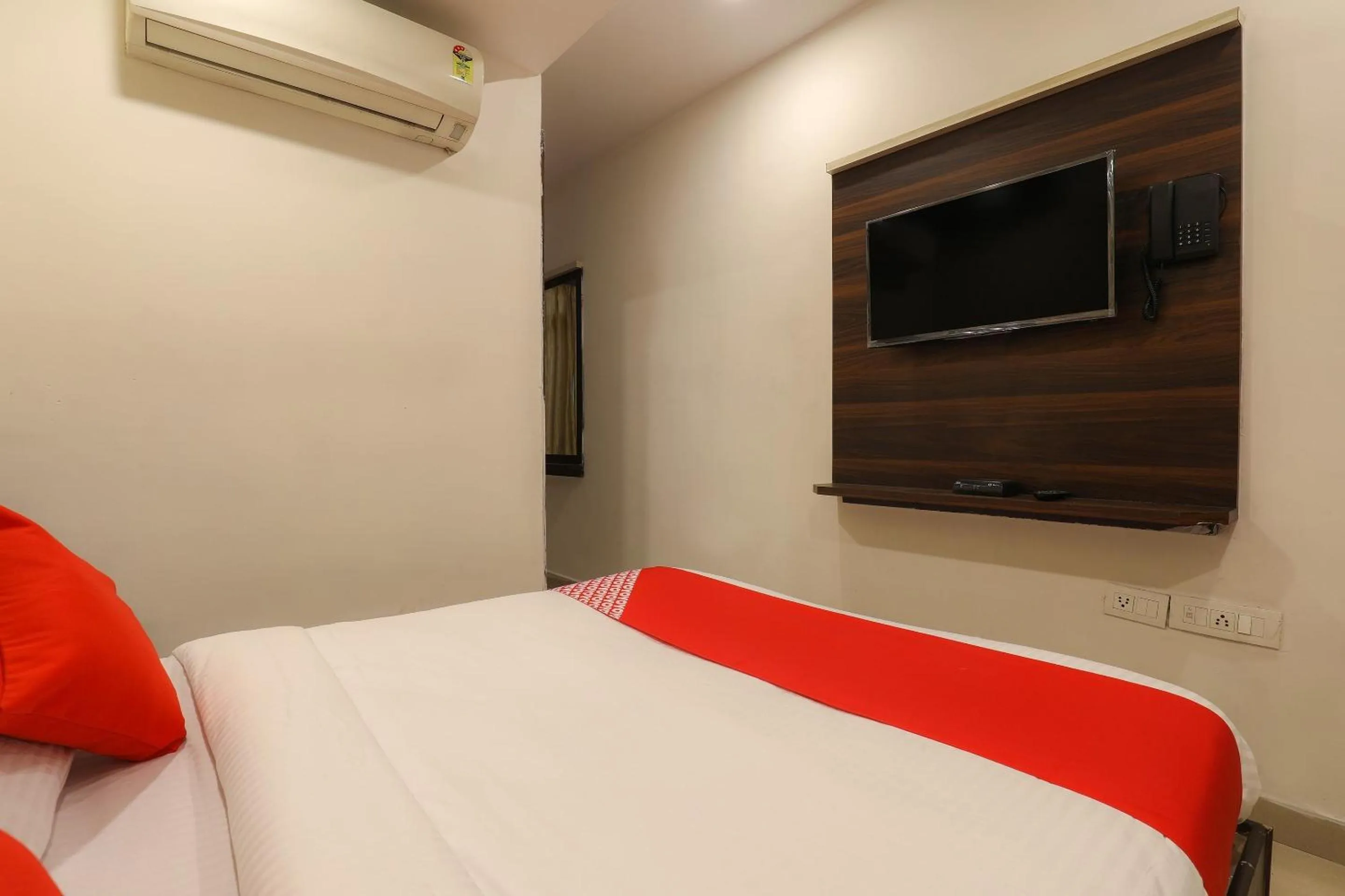 Bedroom, Bed in Hotel O Deccan Lodging And Boarding