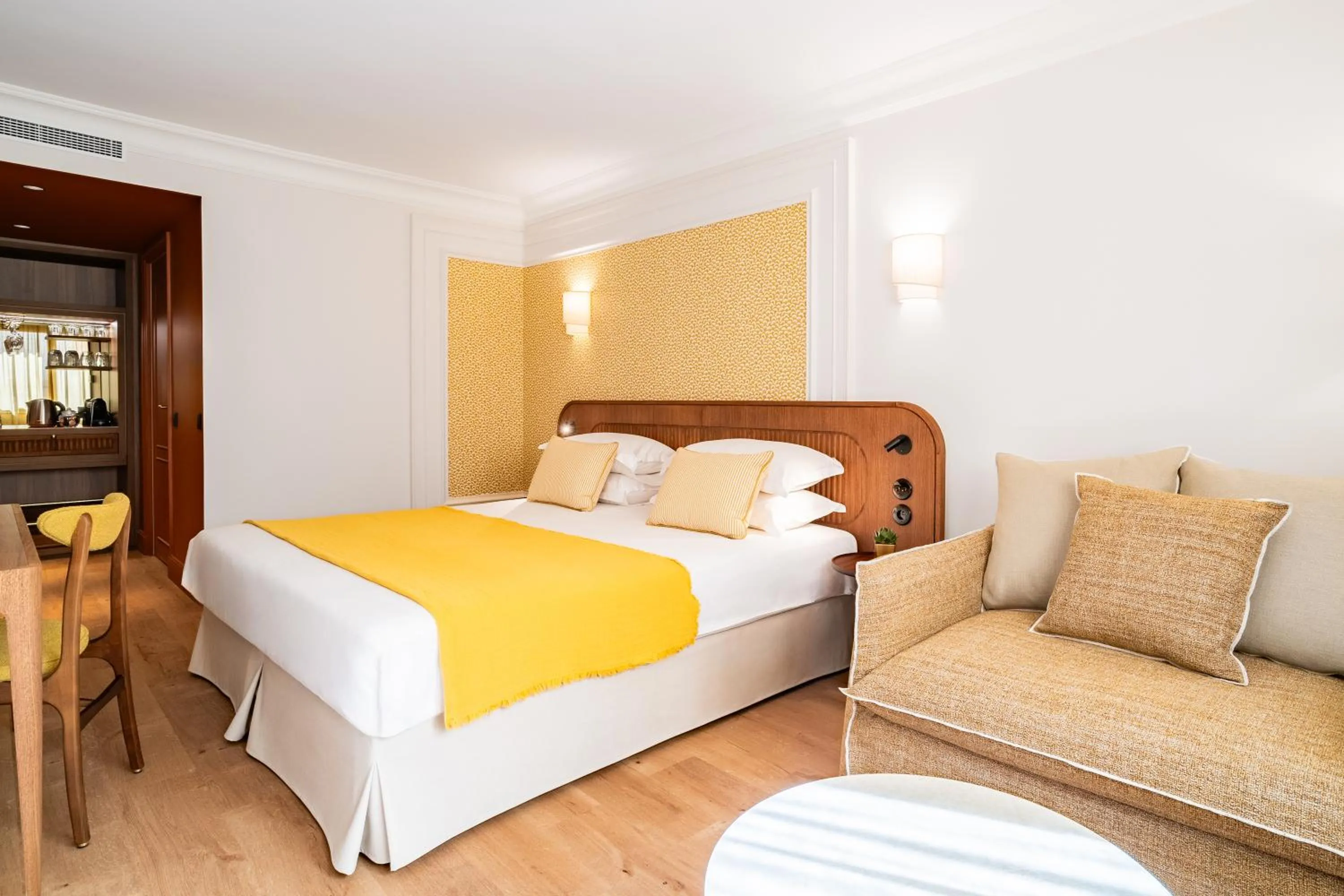 Bedroom, Bed in Hôtel Lepoussin