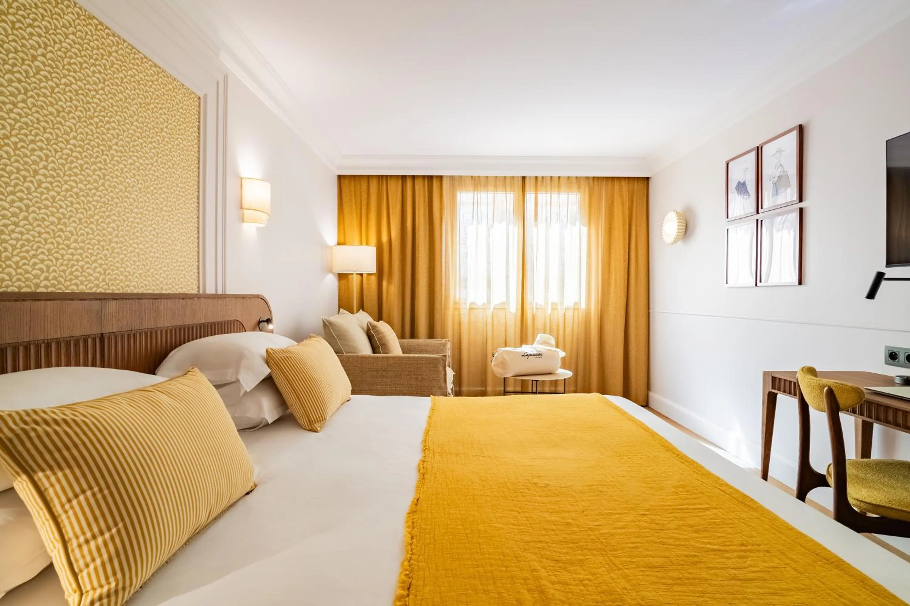 Bedroom, Bed in Hôtel Lepoussin