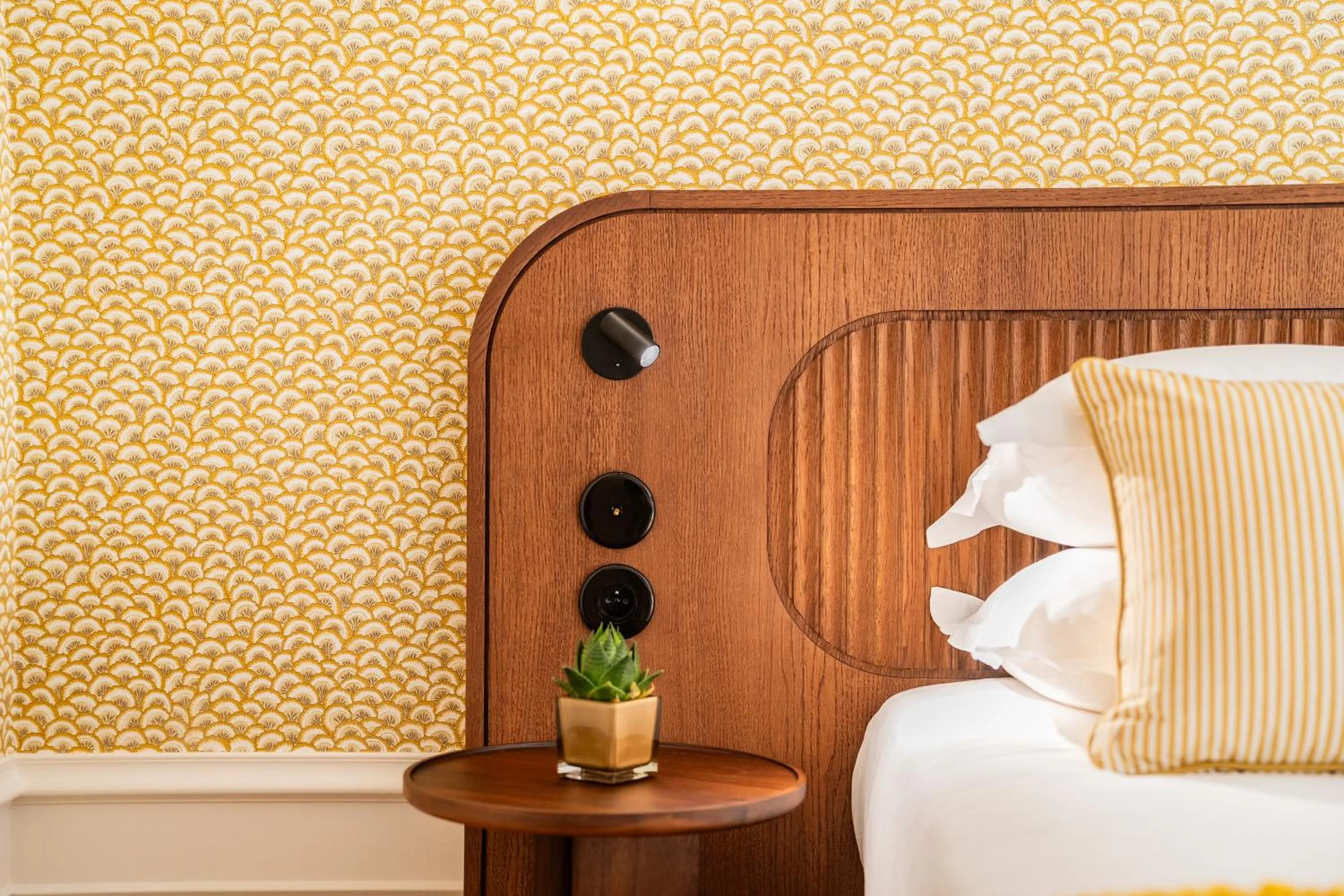 Bed in Hôtel Lepoussin