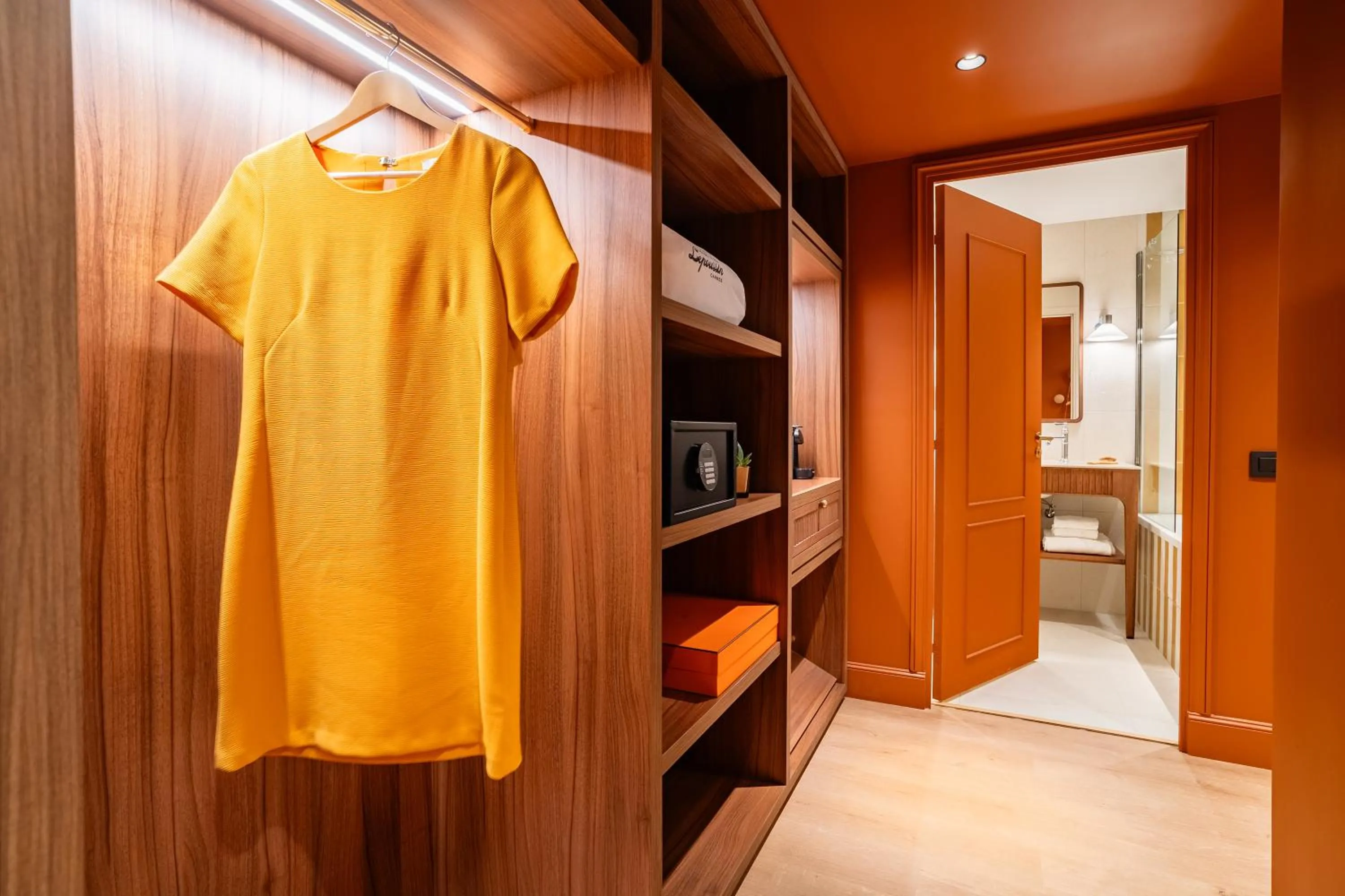 storage, Bed in Hôtel Lepoussin