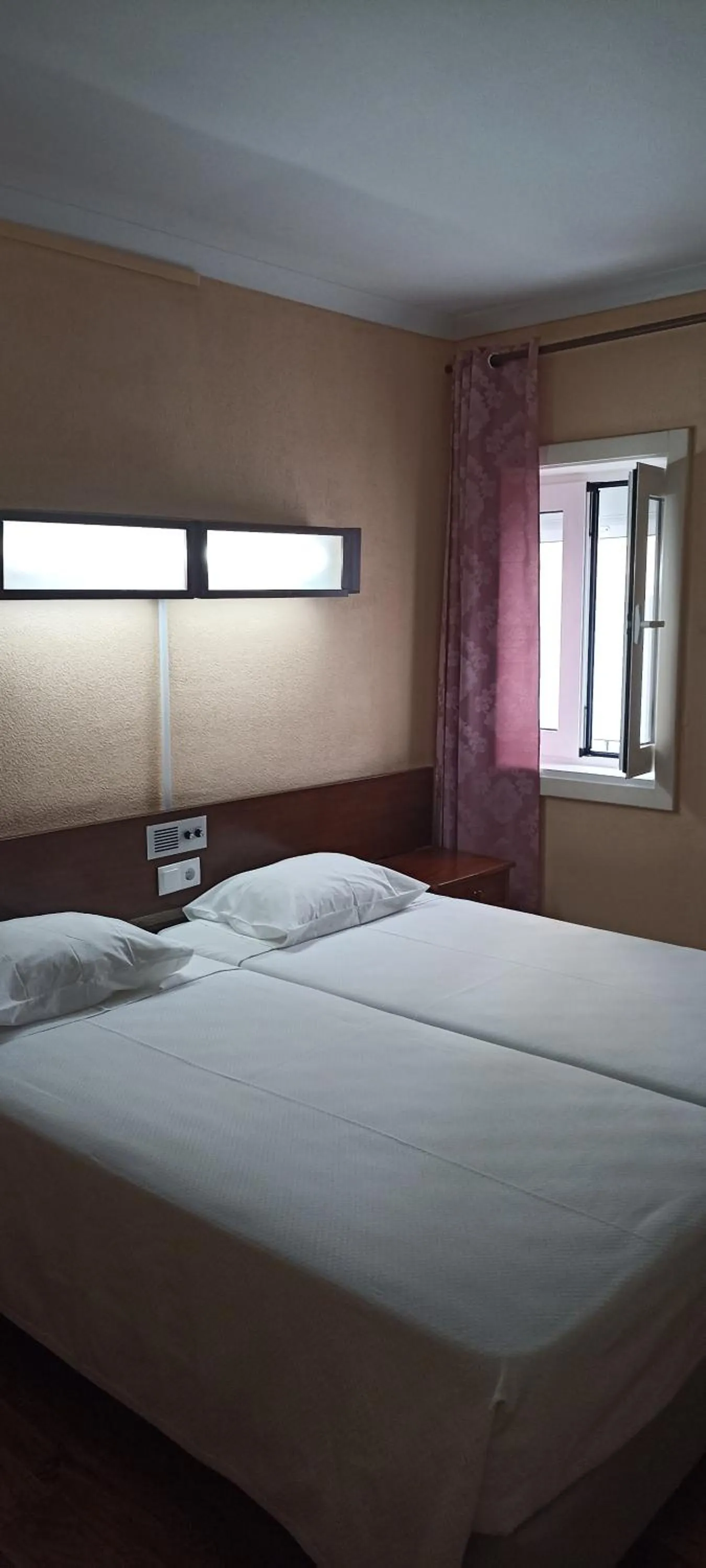 Twin Room No Balcony in Residencial Sol
