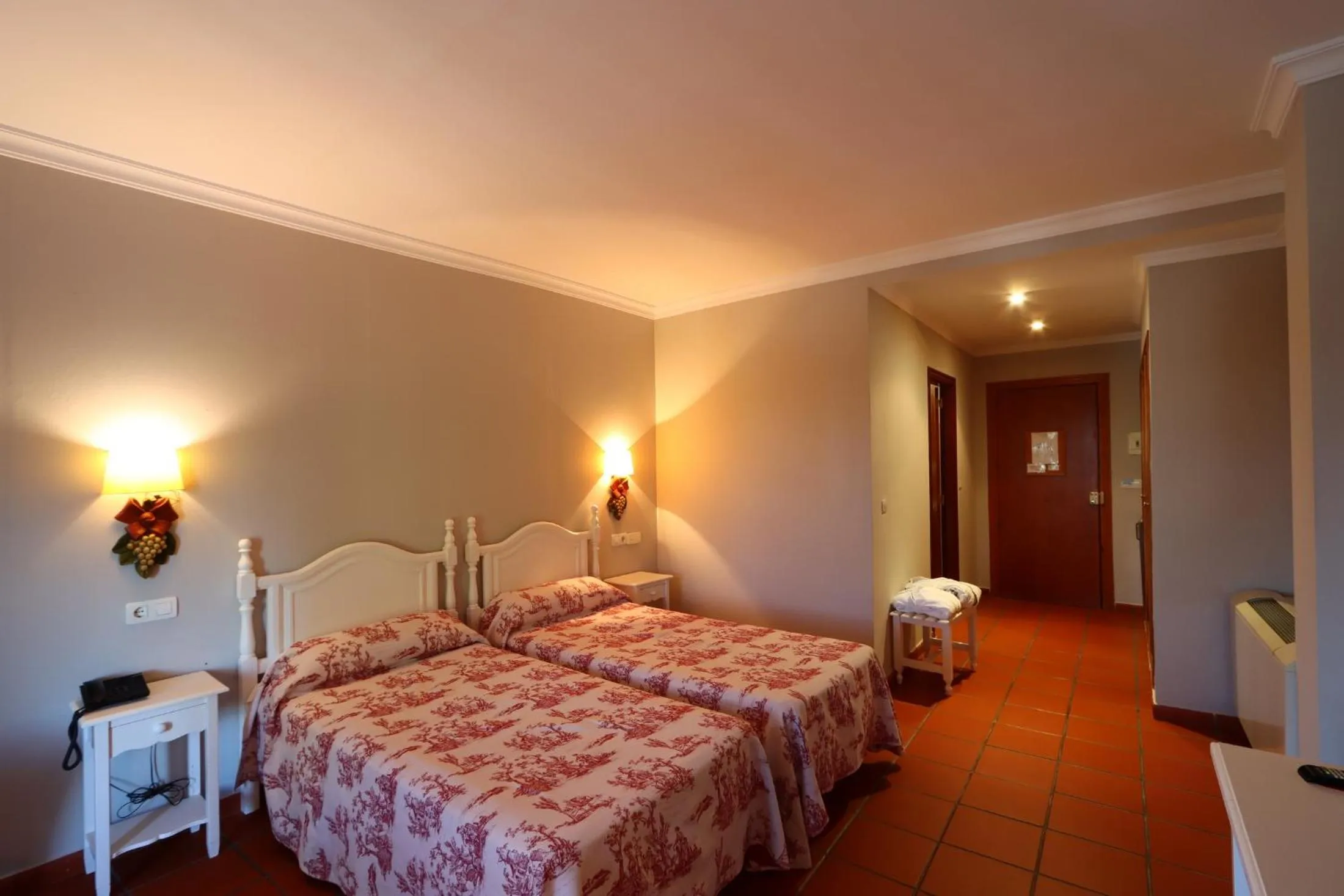 Photo of the whole room, Bed in Hotel Varinia Serena - Balneario de Alange