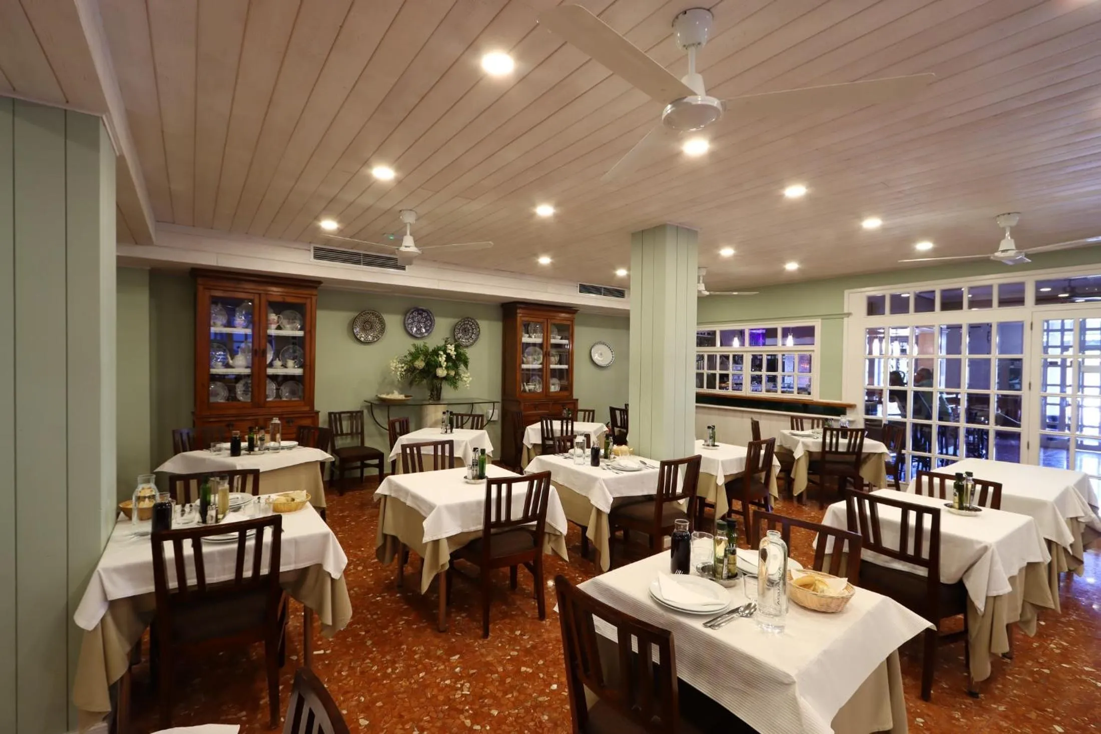 Dining area in Hotel Varinia Serena - Balneario de Alange