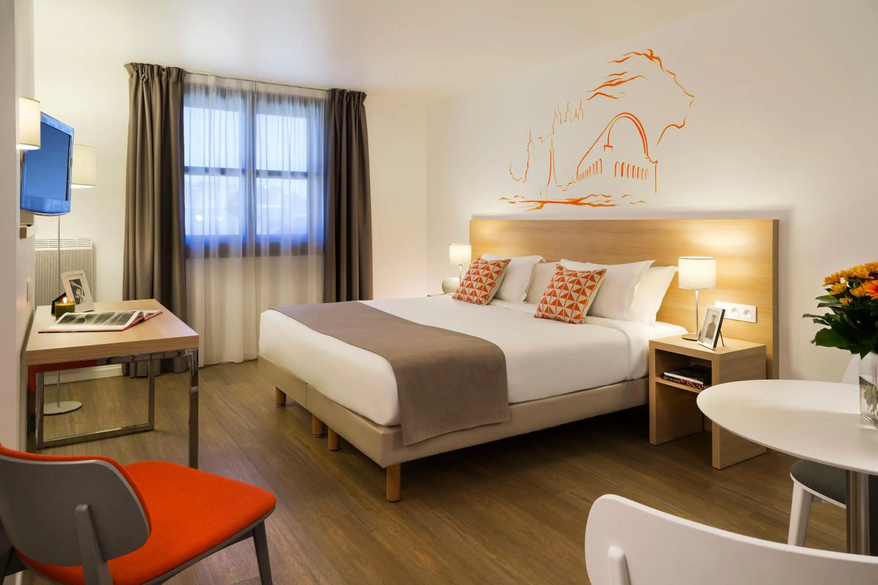 Photo of the whole room, Bed in Citadines Presqu'île Lyon