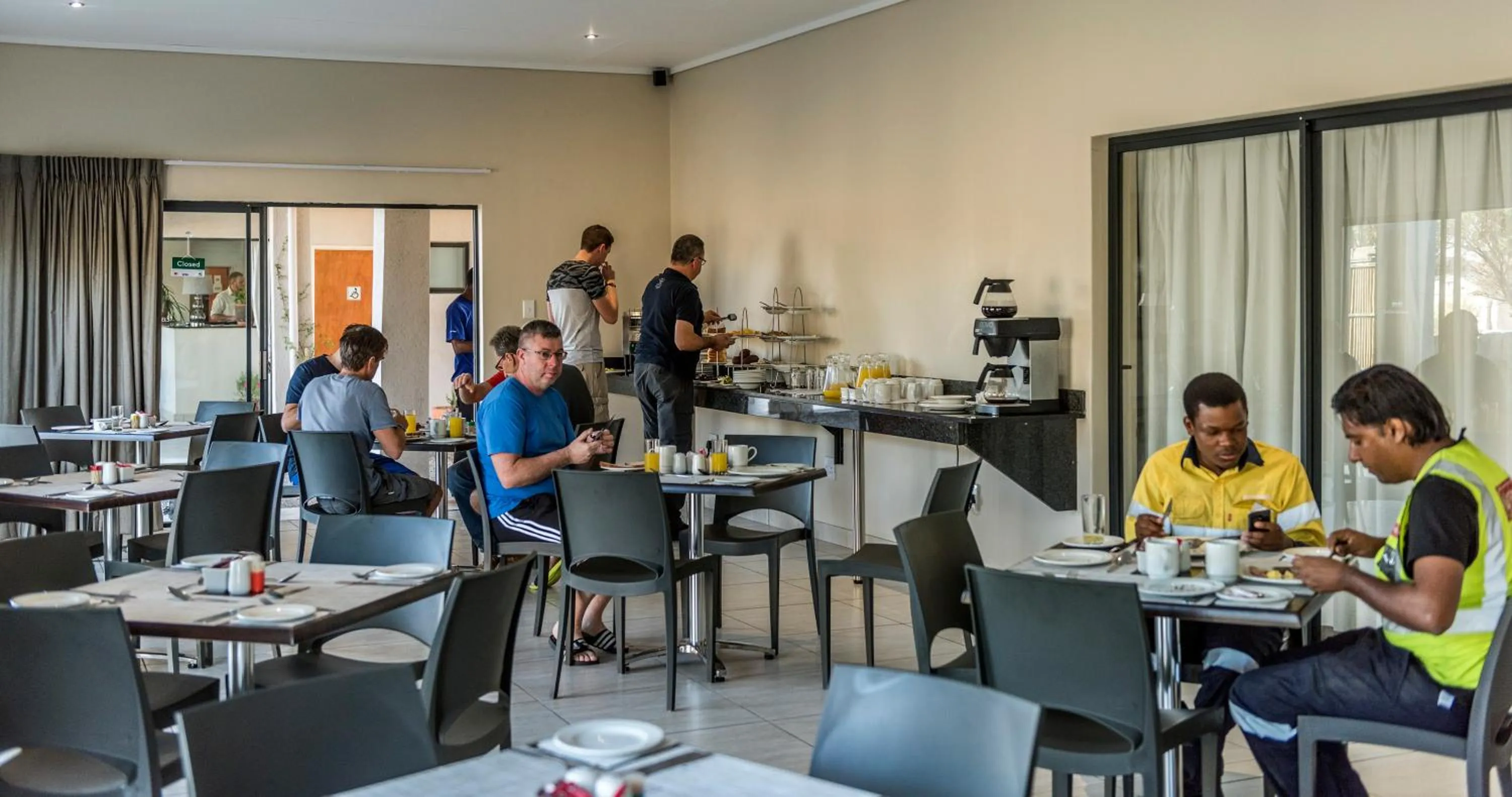 Restaurant/places to eat in Pofadder Inn