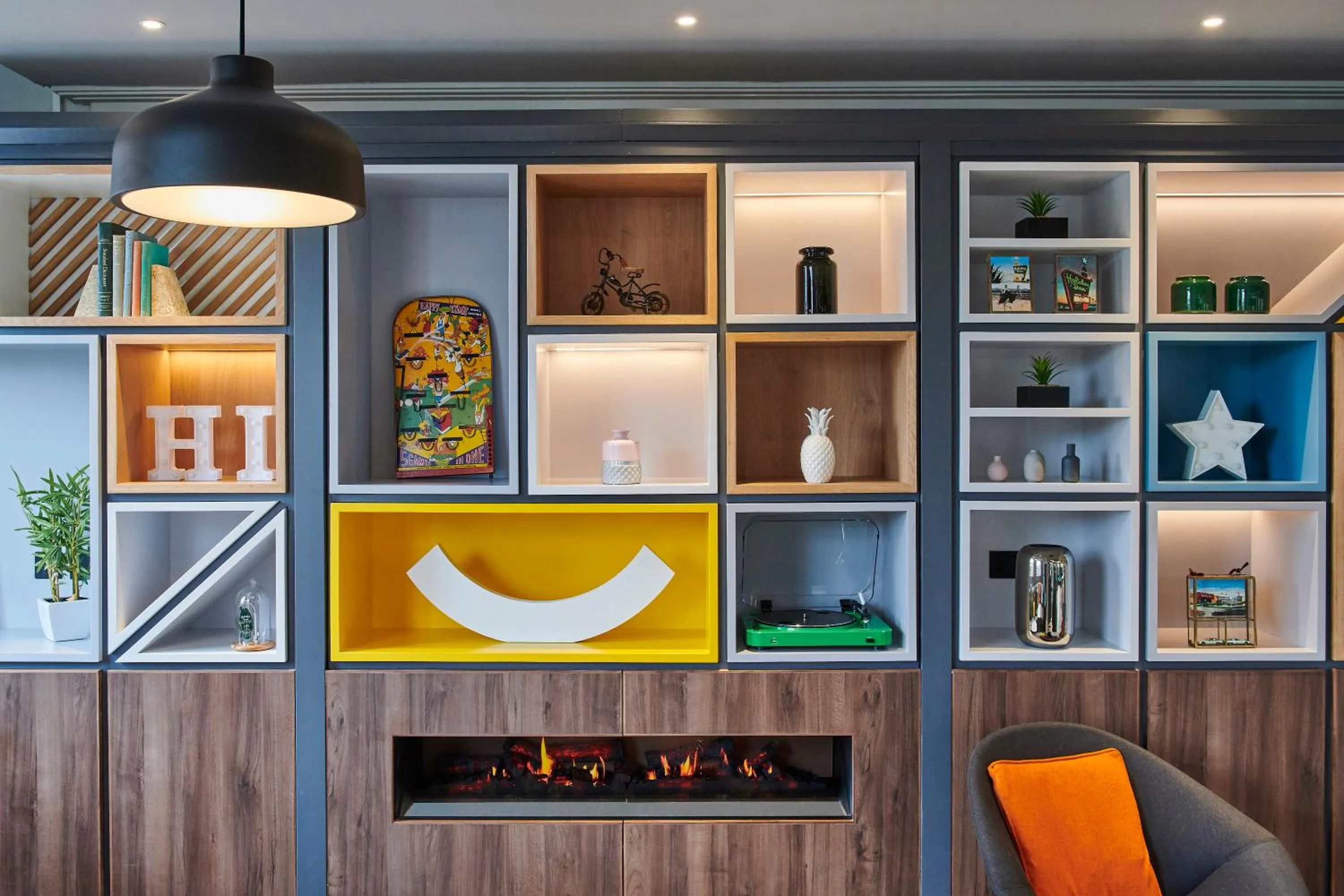 Lobby or reception in Holiday Inn Belfast by IHG