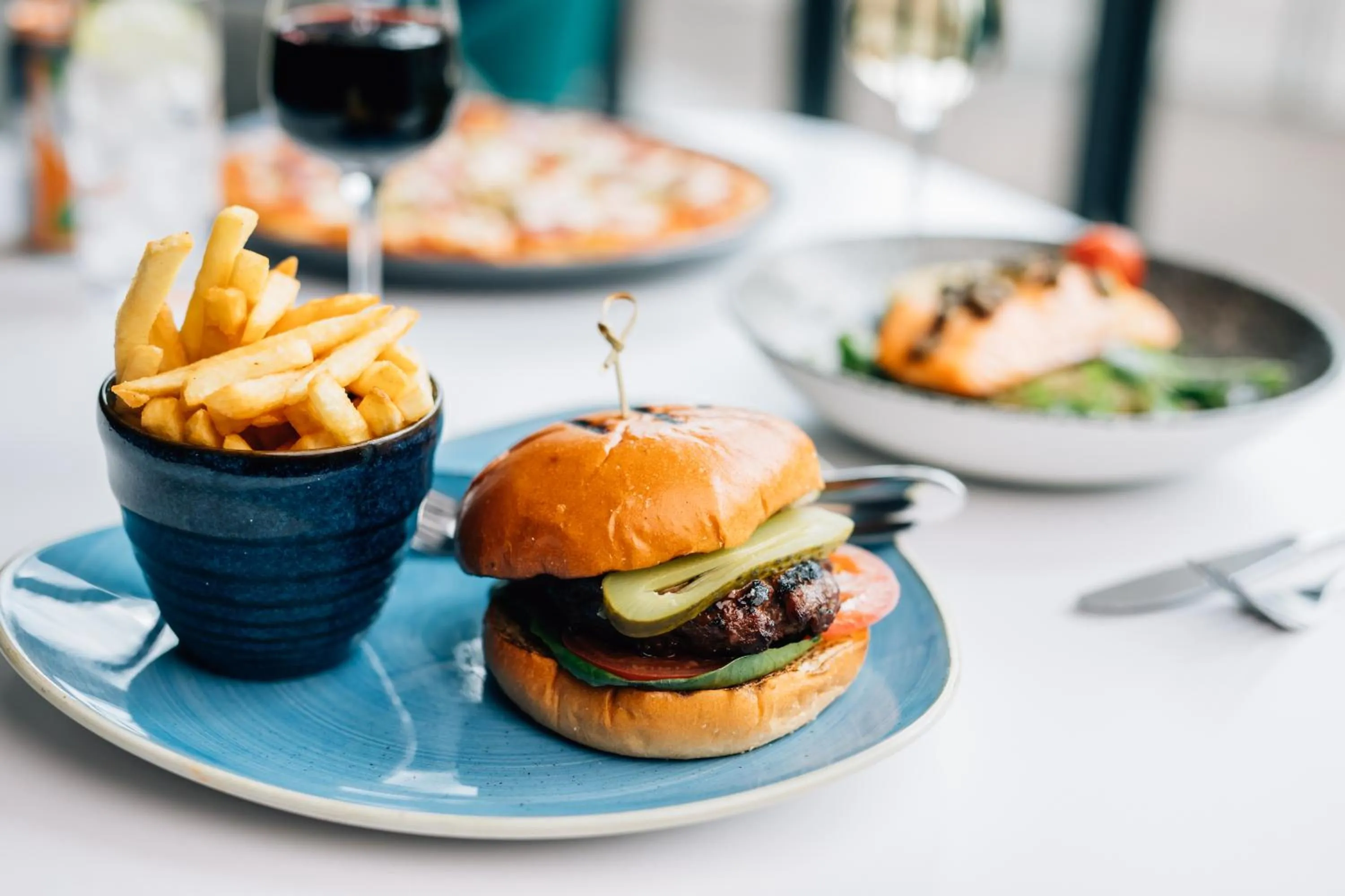 Food and drinks in Holiday Inn Belfast by IHG