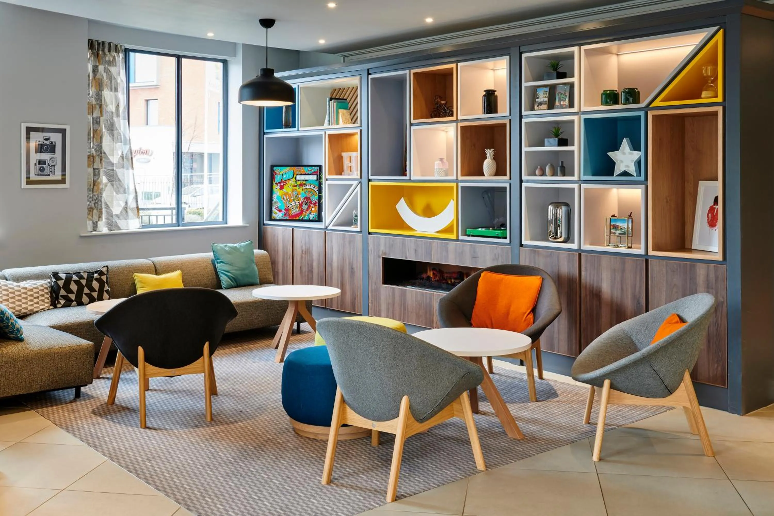 Lobby or reception in Holiday Inn Belfast by IHG