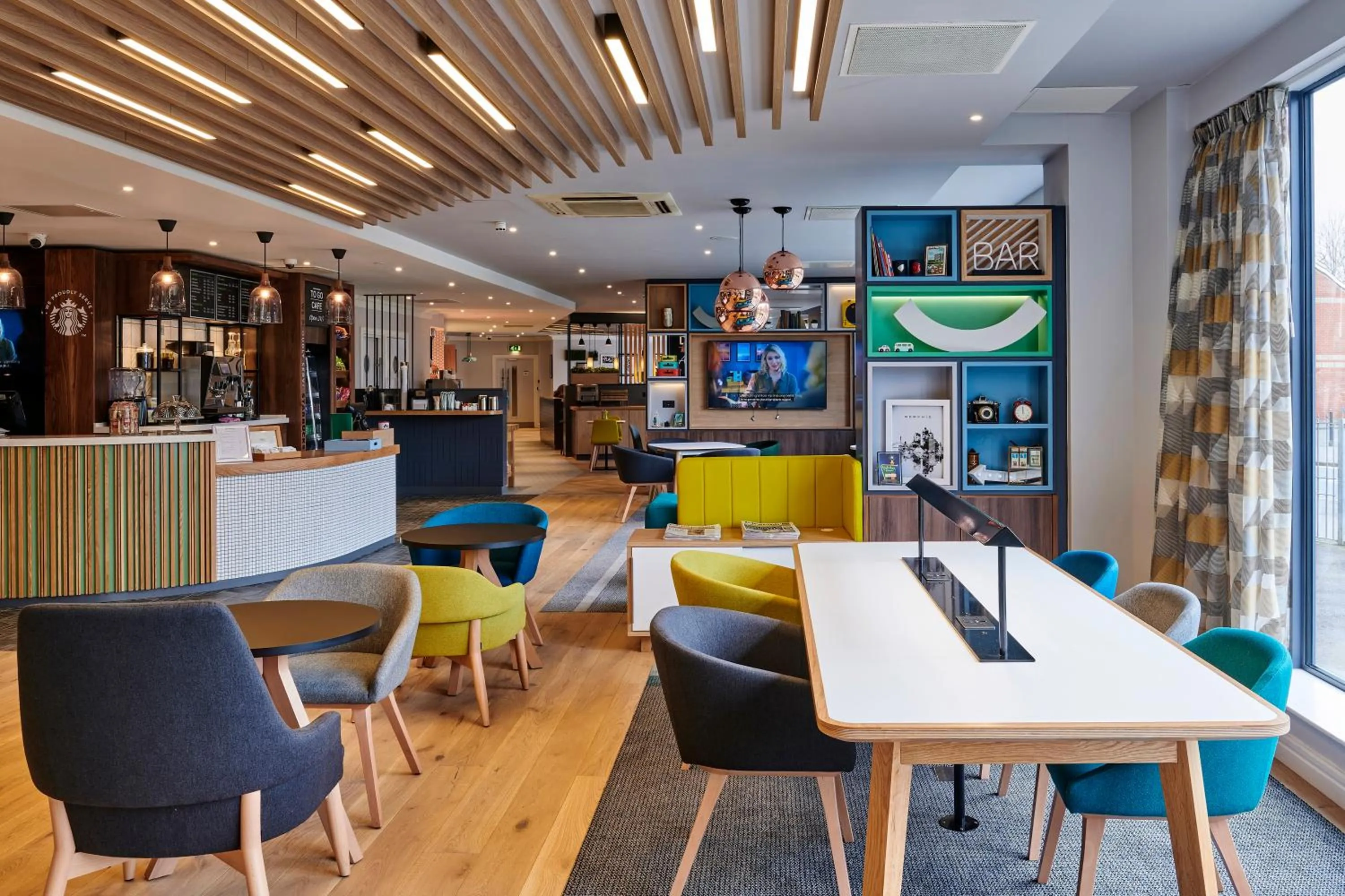 Lobby or reception in Holiday Inn Belfast by IHG