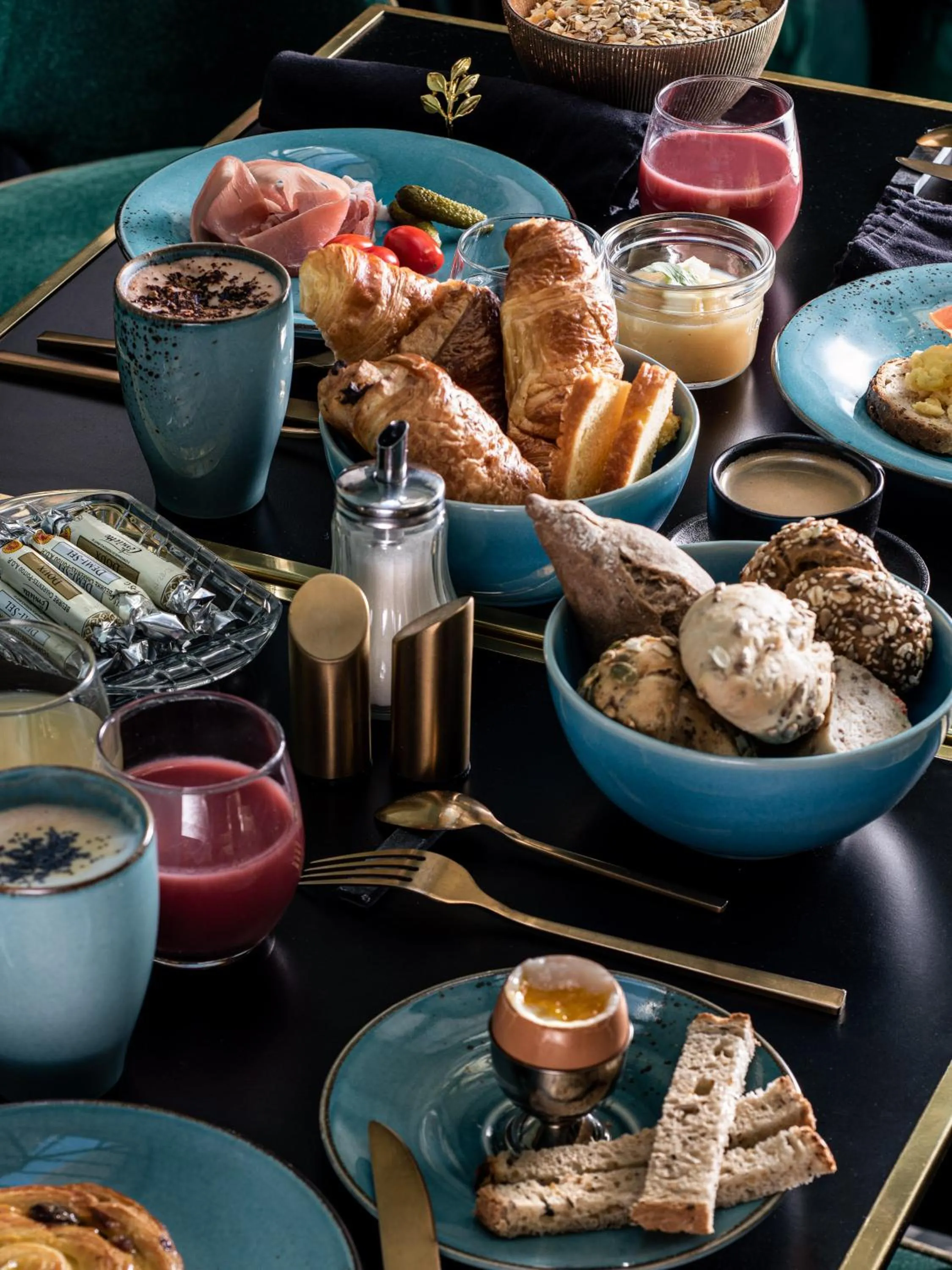 Buffet breakfast in Maison Nabis by HappyCulture