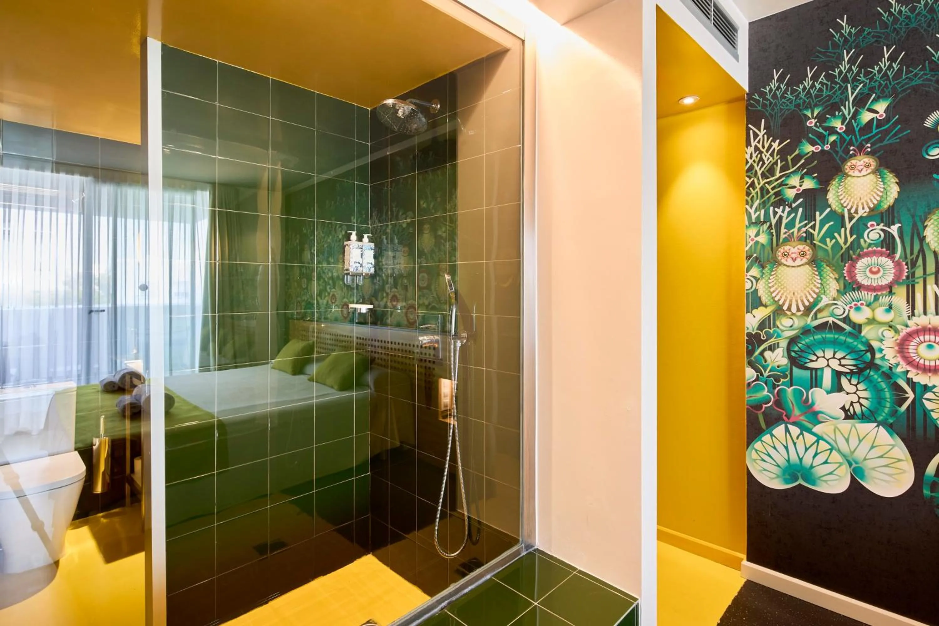 Shower in AMISTAT Island Hostel Ibiza - ALBERGUE JUVENIL