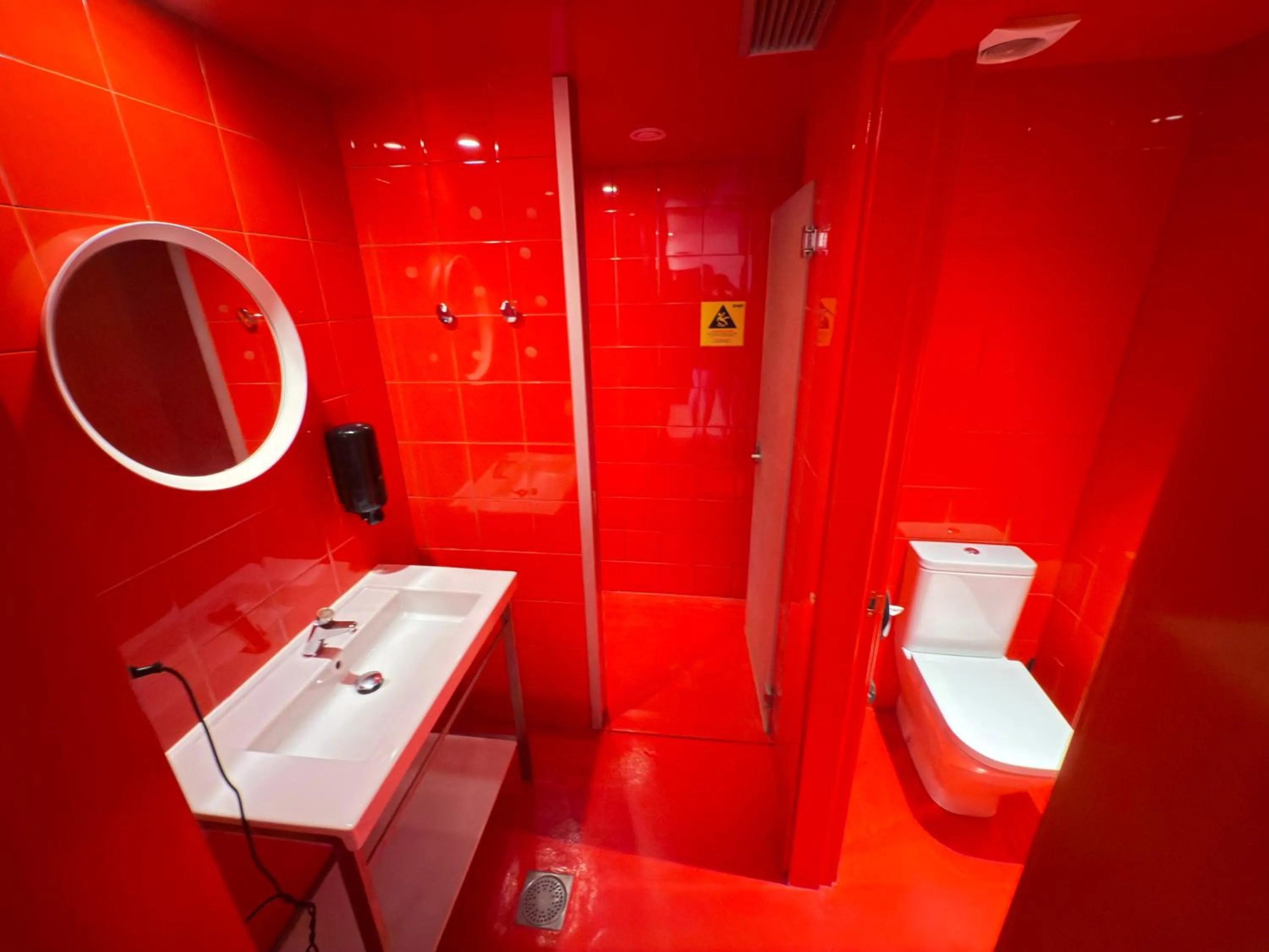 Shower in AMISTAT Island Hostel Ibiza - ALBERGUE JUVENIL