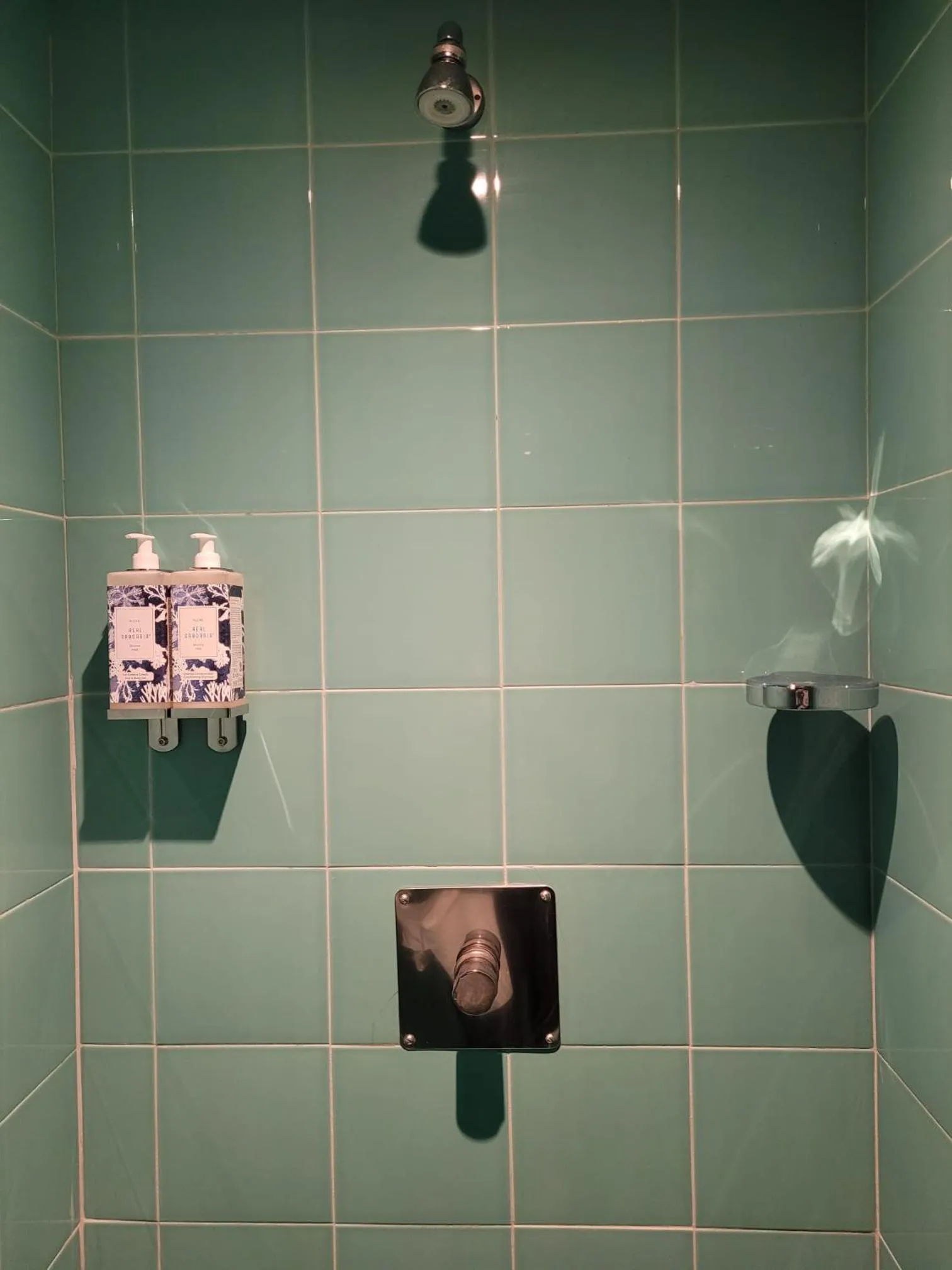 Shower in AMISTAT Island Hostel Ibiza - ALBERGUE JUVENIL