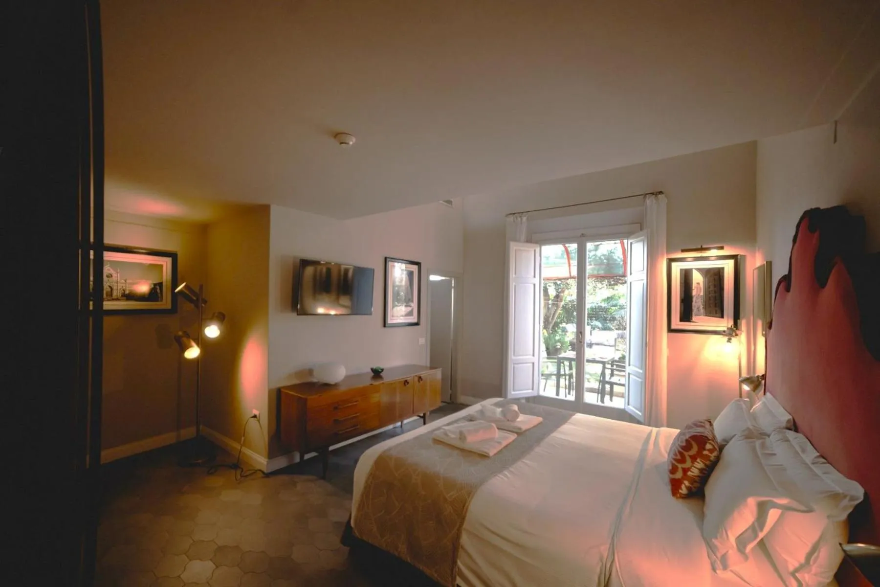 Patio, Bed in La Fonderia Firenze