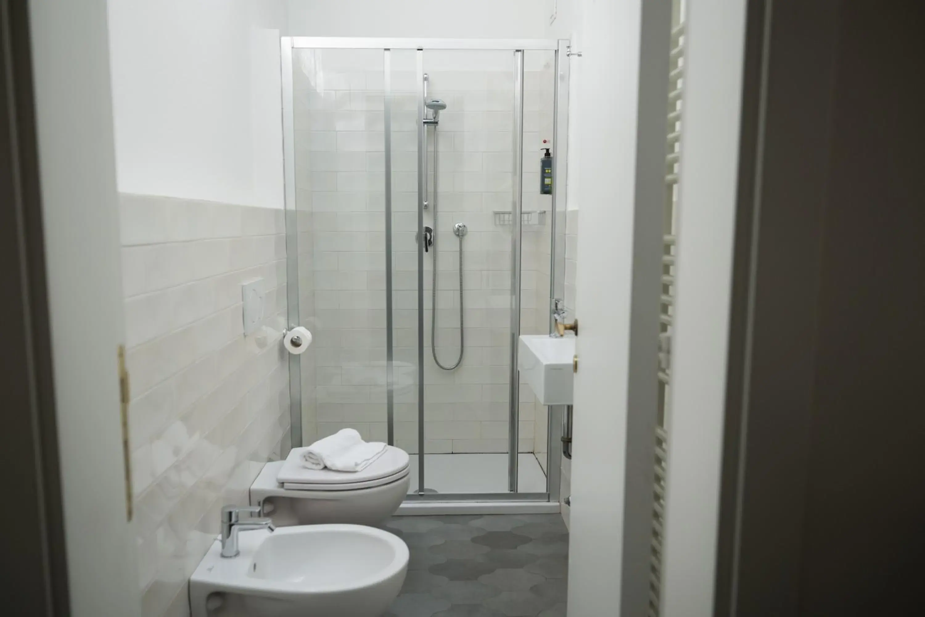 Single Room with Private External Bathroom in La Fonderia Firenze Single Room with Private External Bathroom in La Fonderia Firenze