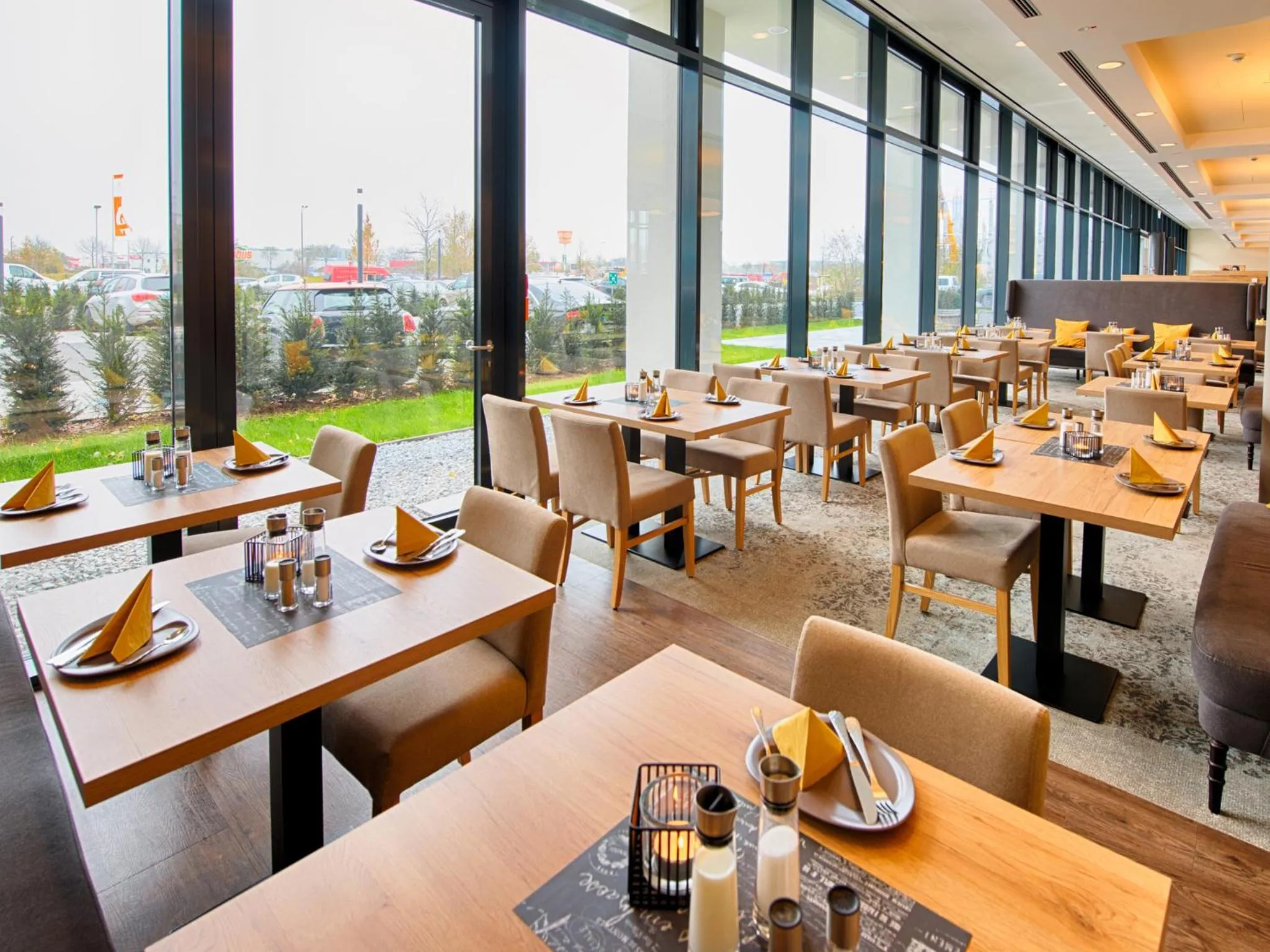 Restaurant/places to eat in LOGINN Hotel Leipzig