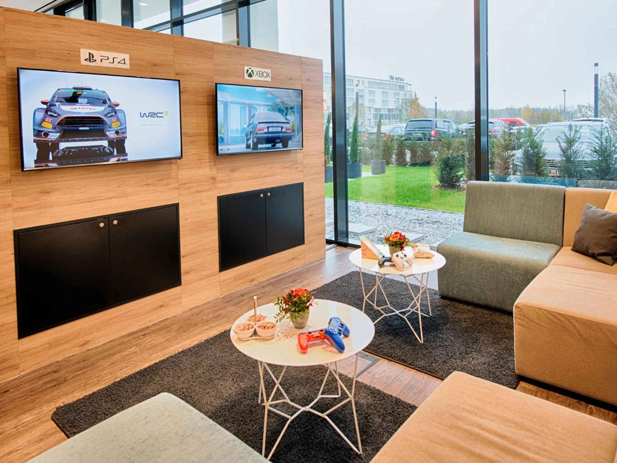 Communal lounge/ TV room in LOGINN Hotel Leipzig