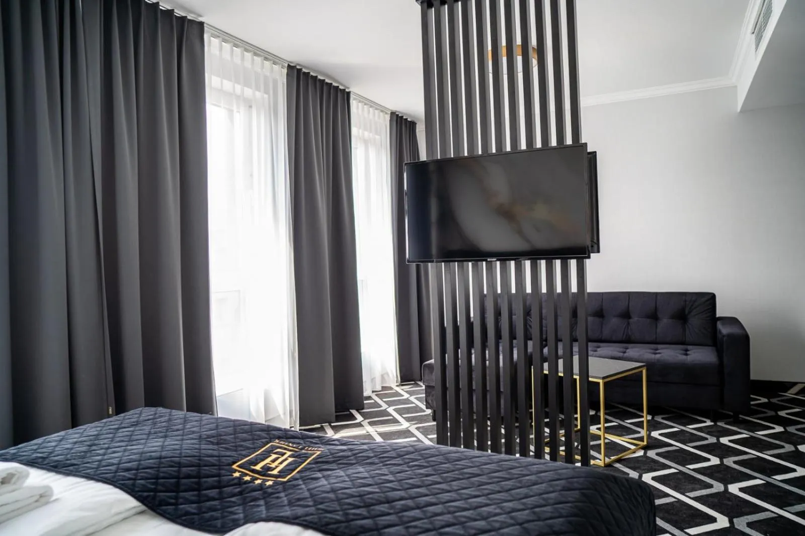 Bed in Hotel Lantier & Swimming Pool Zone