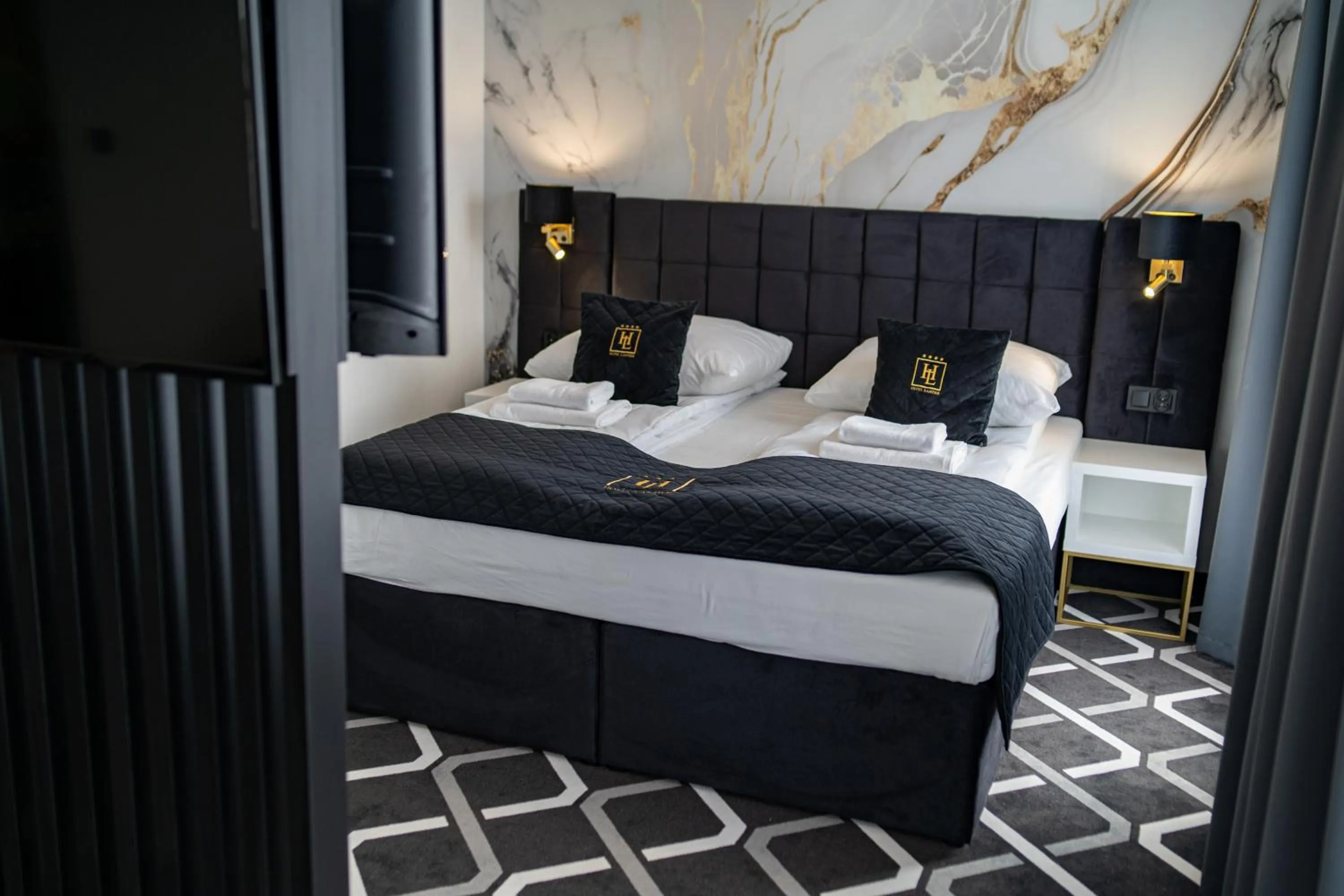 Bed in Hotel Lantier & Swimming Pool Zone