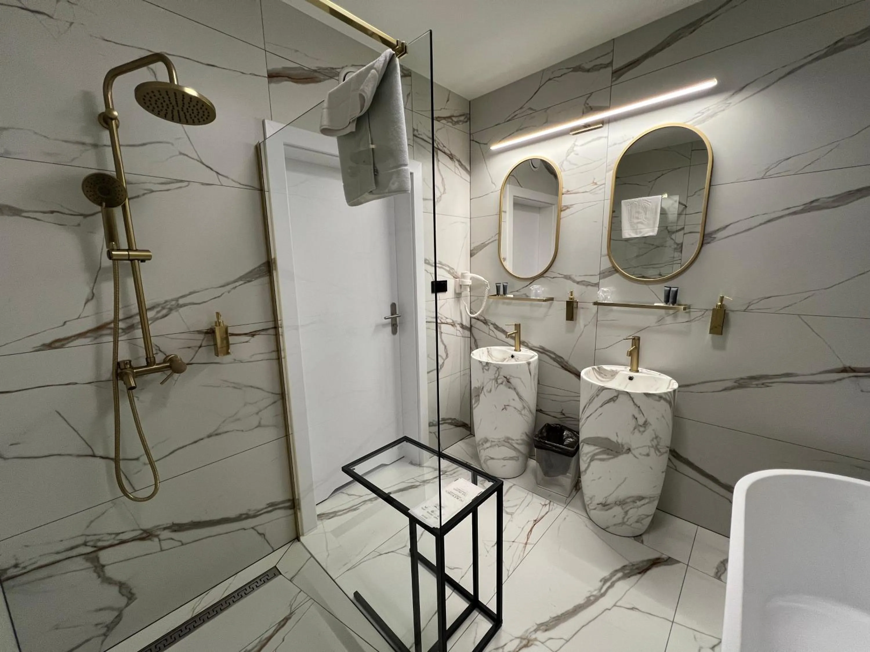 Hotel Lantier & Swimming Pool Zone