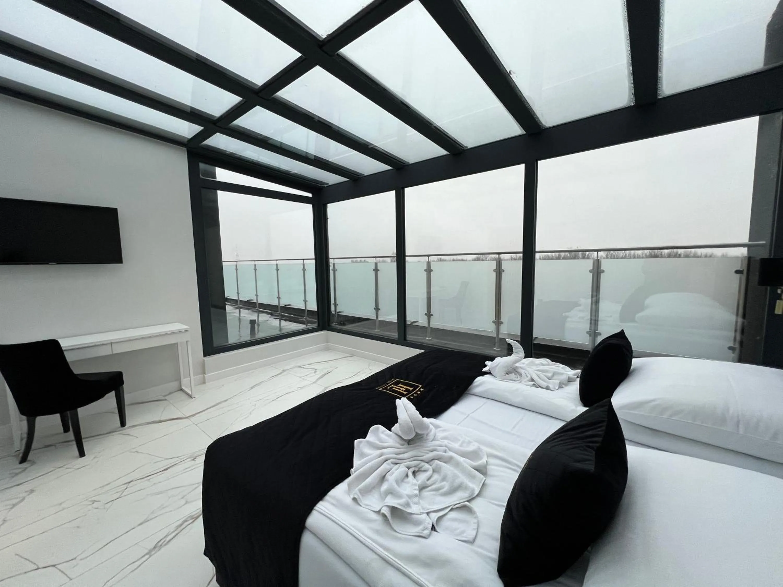 Bed in Hotel Lantier & Swimming Pool Zone