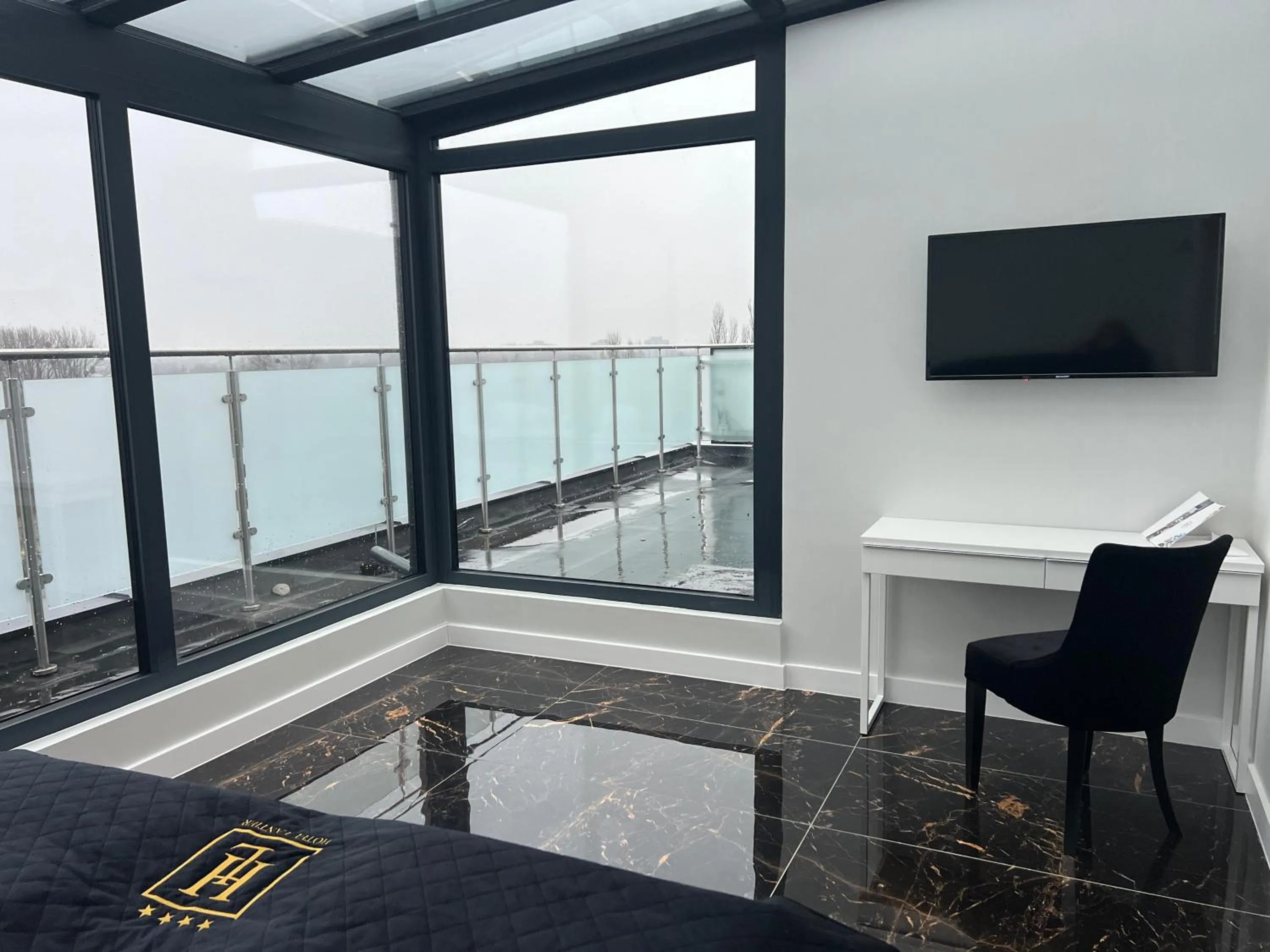 Hotel Lantier & Swimming Pool Zone