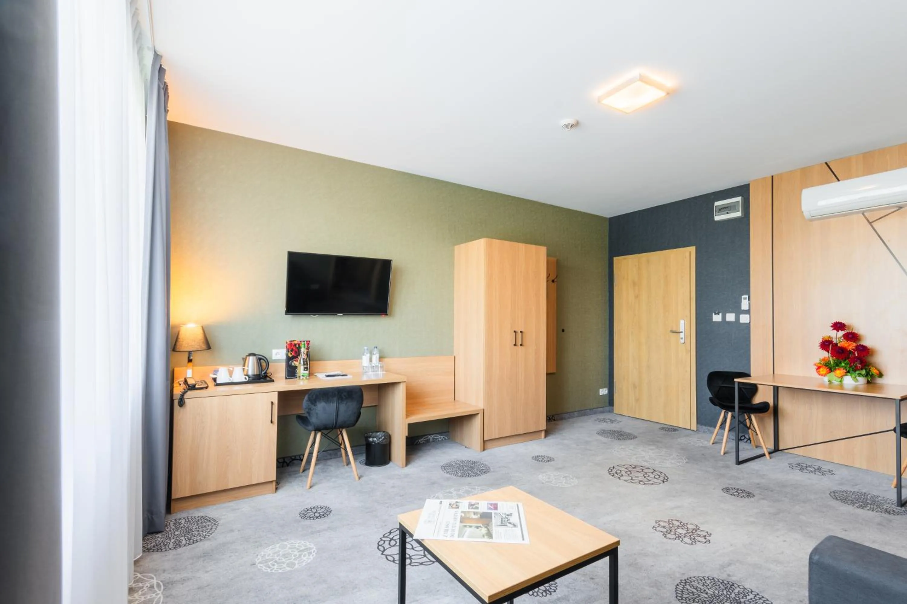 Hotel Lantier & Swimming Pool Zone