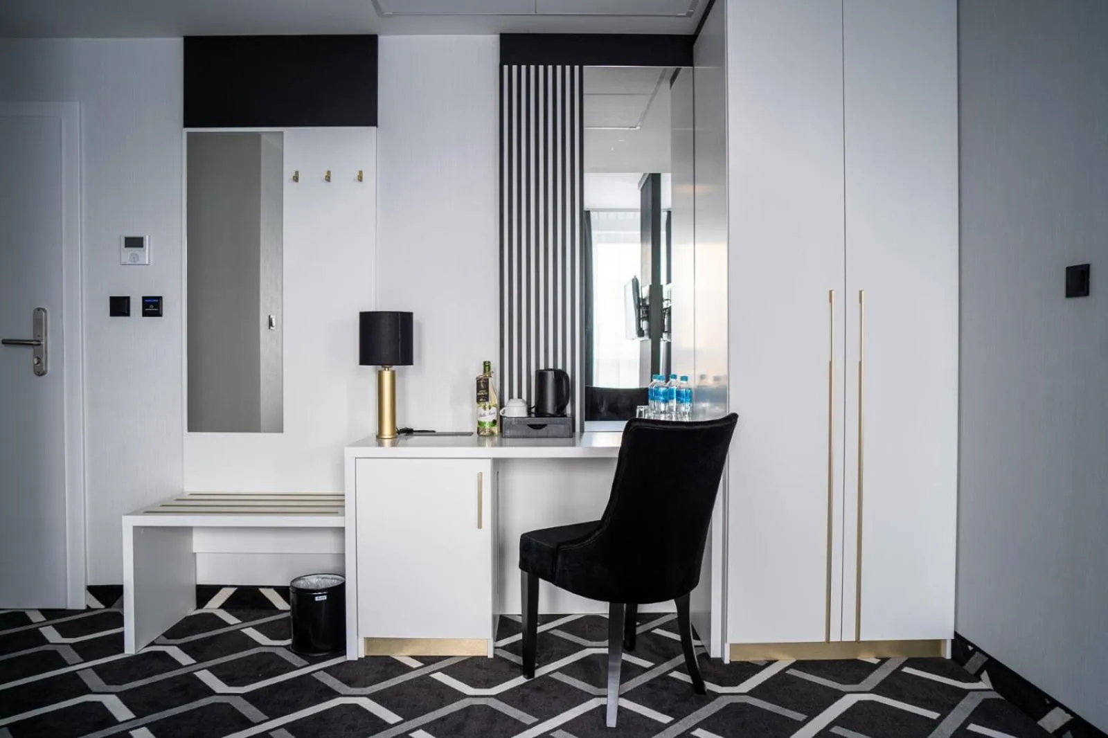 wardrobe in Hotel Lantier & Swimming Pool Zone