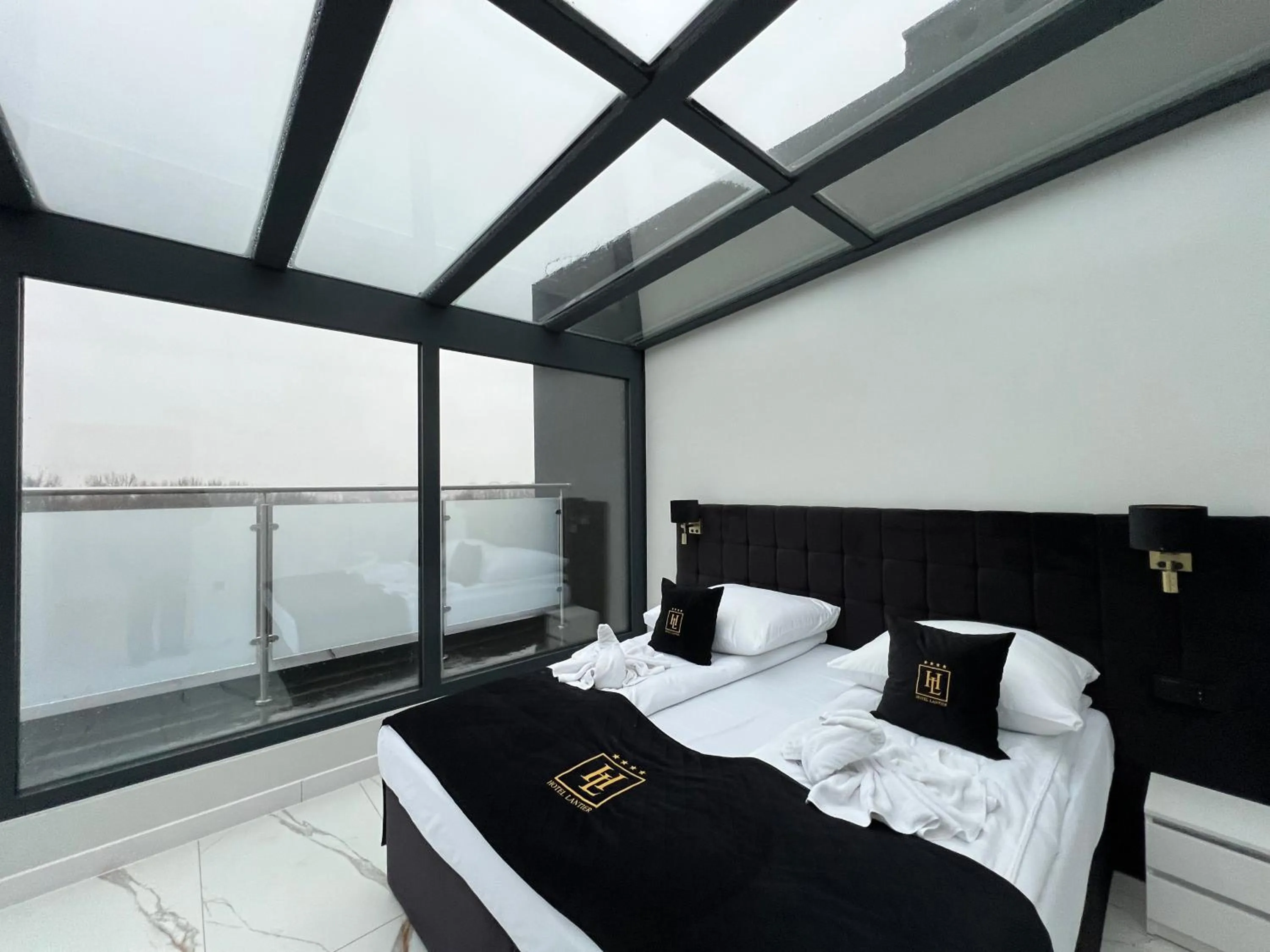 Bed in Hotel Lantier & Swimming Pool Zone