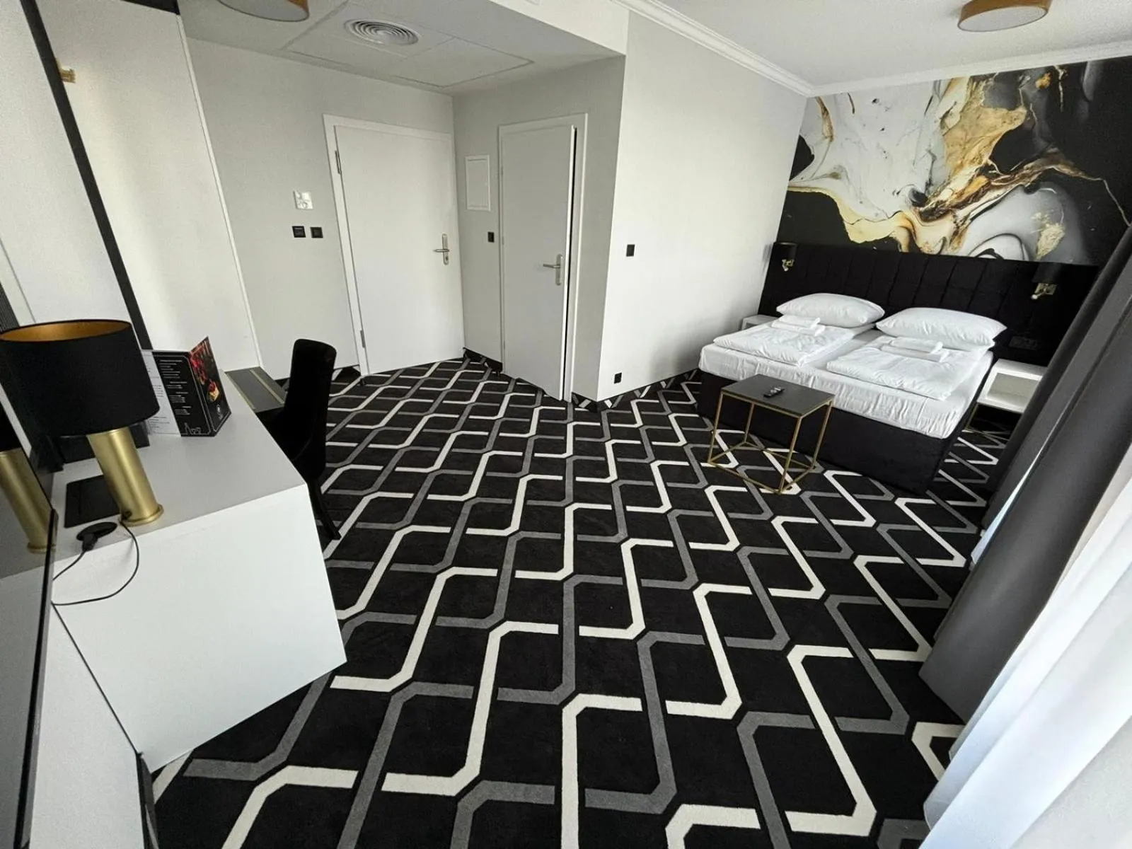 Bed in Hotel Lantier & Swimming Pool Zone