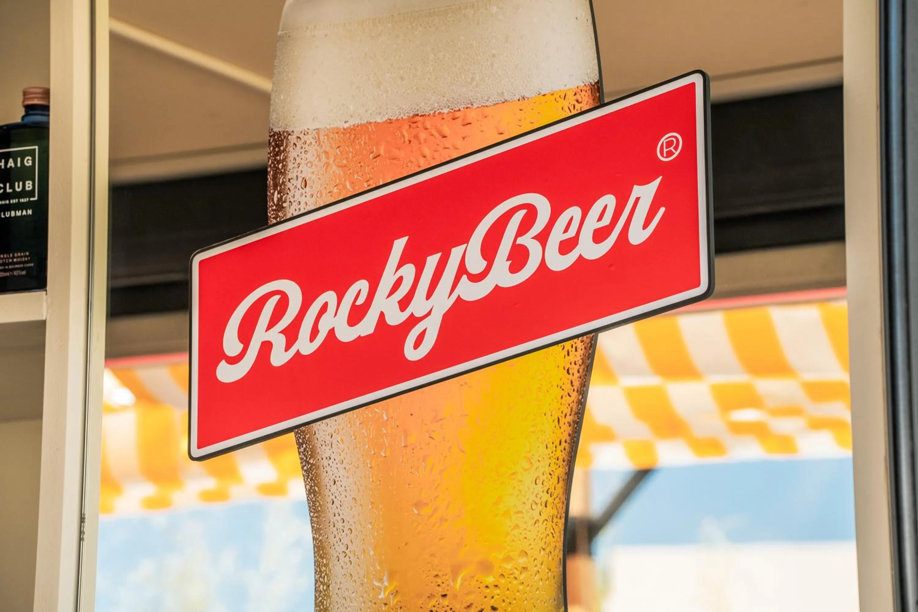 Lounge or bar in RockyPop Marseille Hôtel