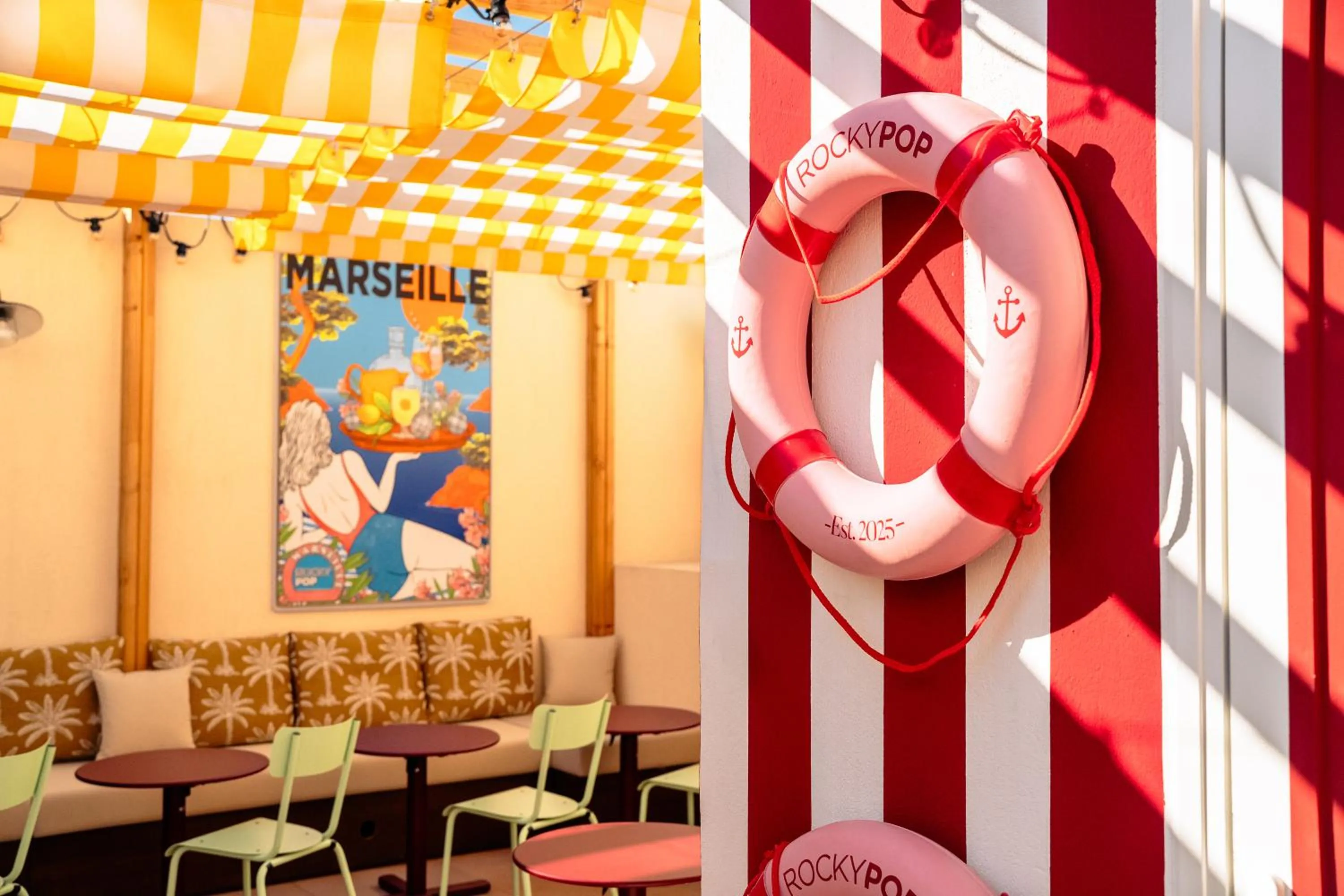 Lounge or bar in RockyPop Marseille Hôtel