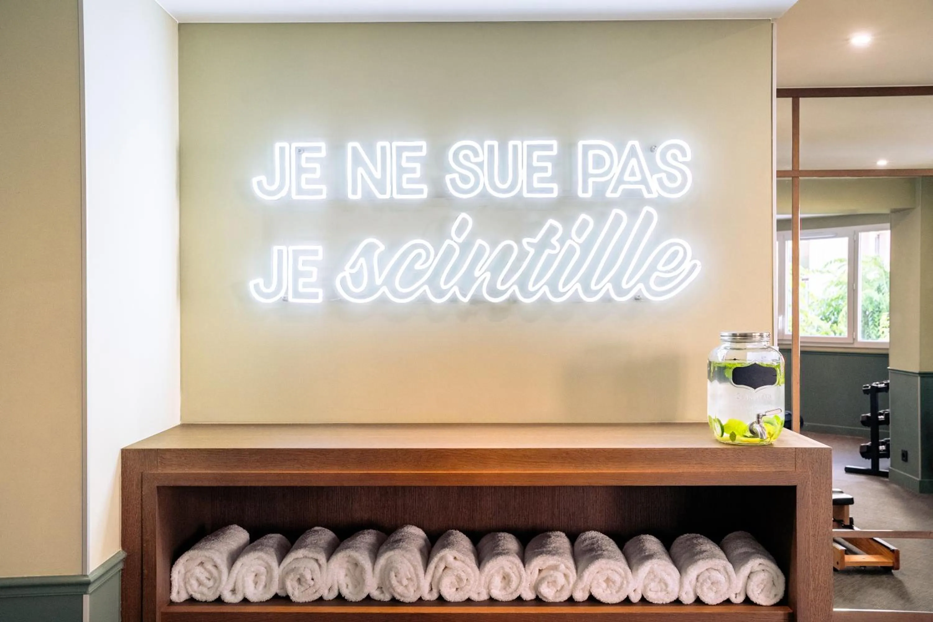 Fitness centre/facilities in RockyPop Marseille Hôtel