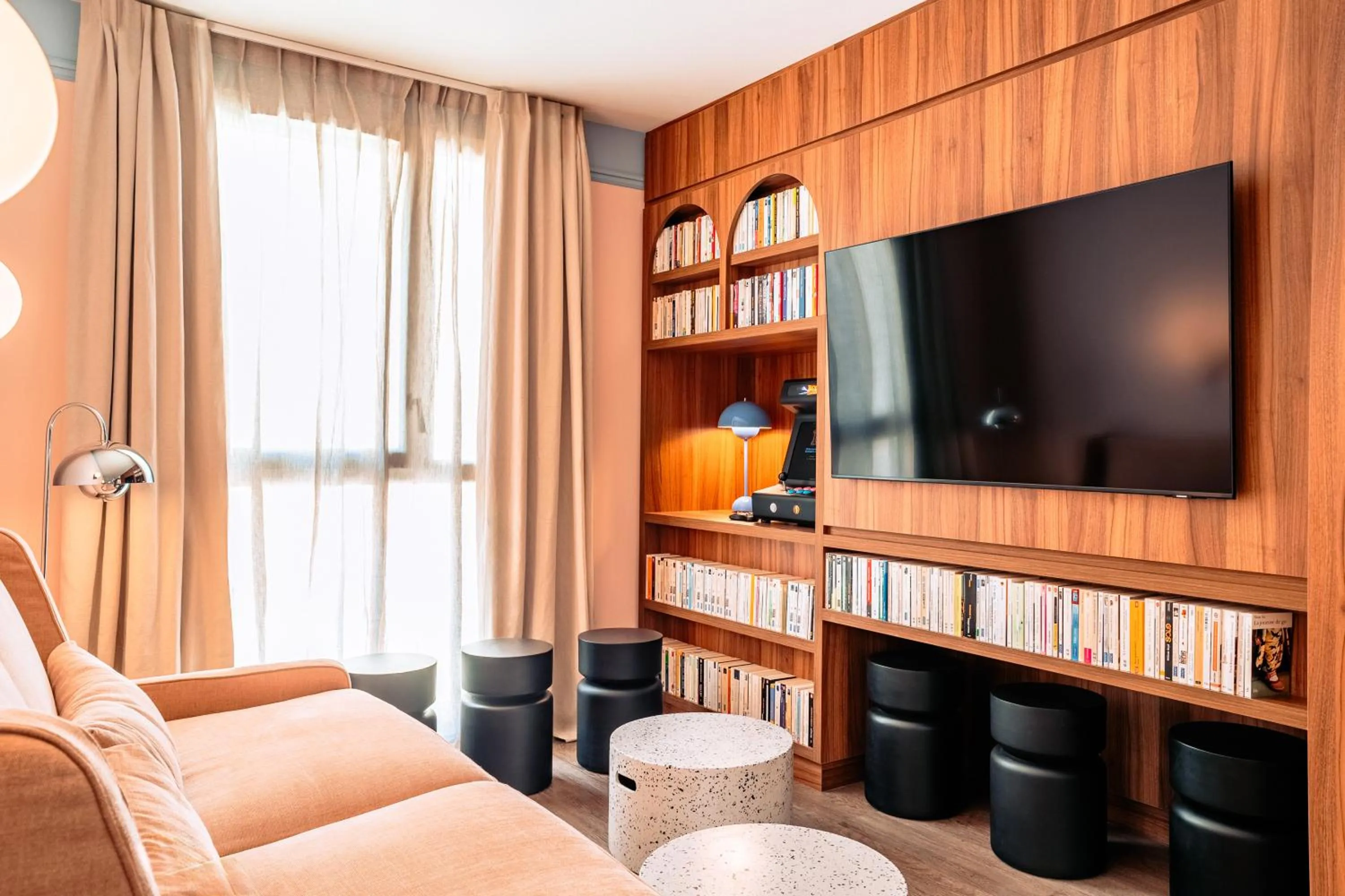 TV and multimedia in RockyPop Marseille Hôtel