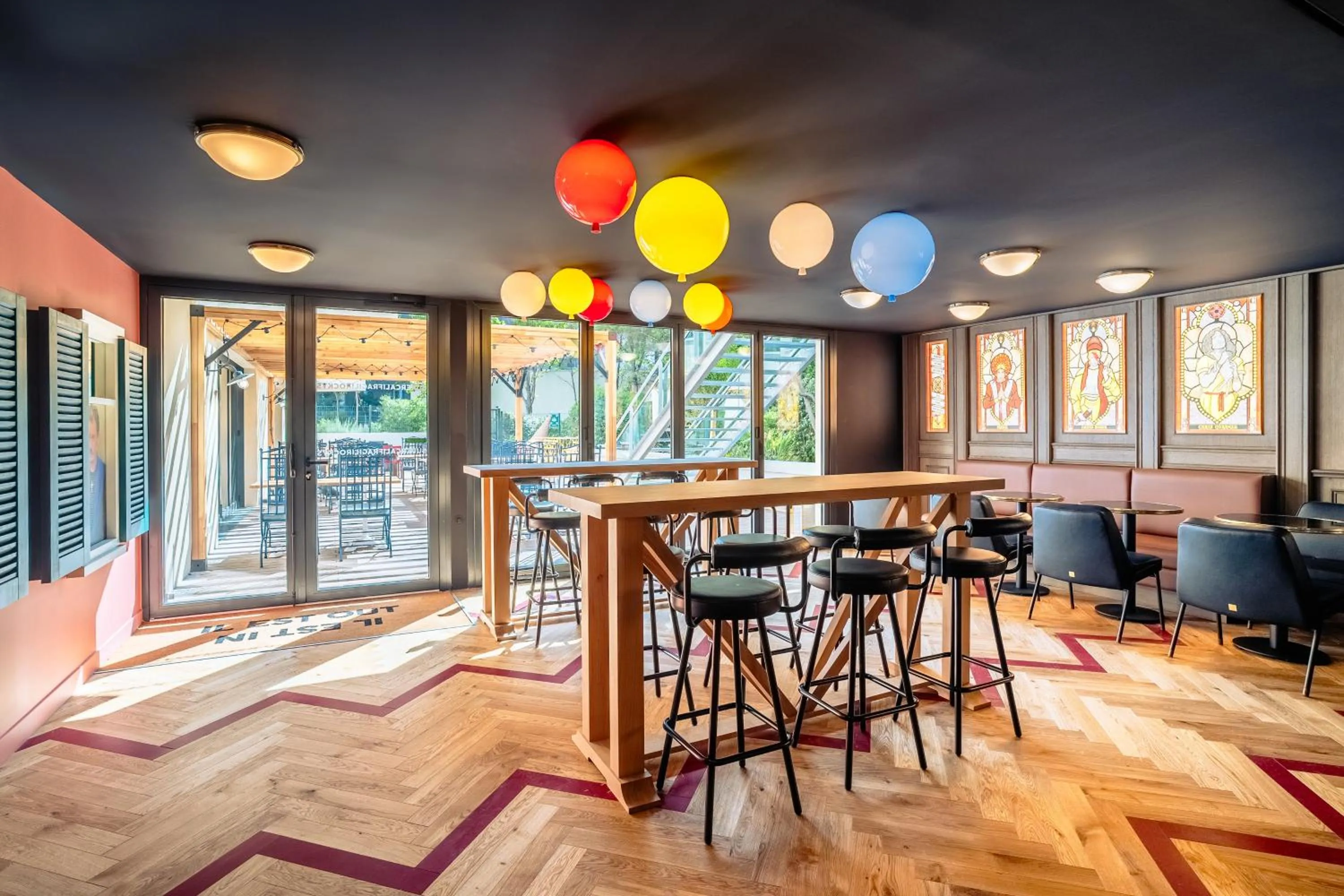 Lounge or bar in RockyPop Marseille Hôtel