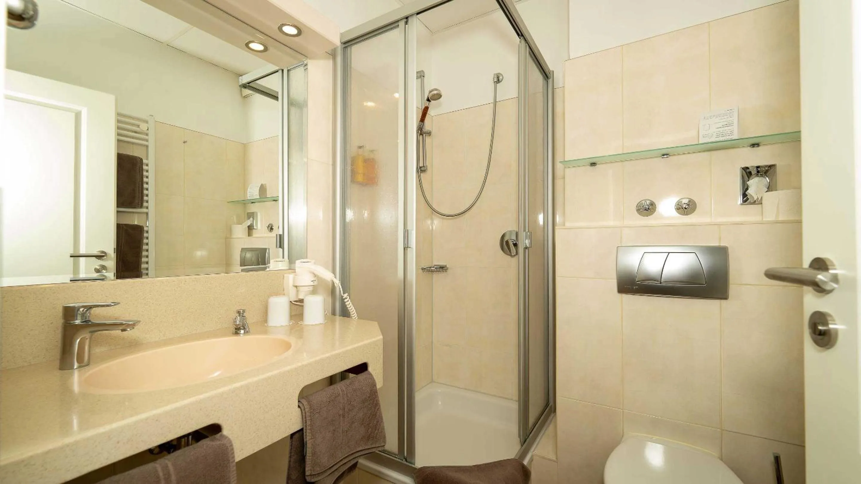 Shower in Boutique Hotel Rosengarten Hamburg