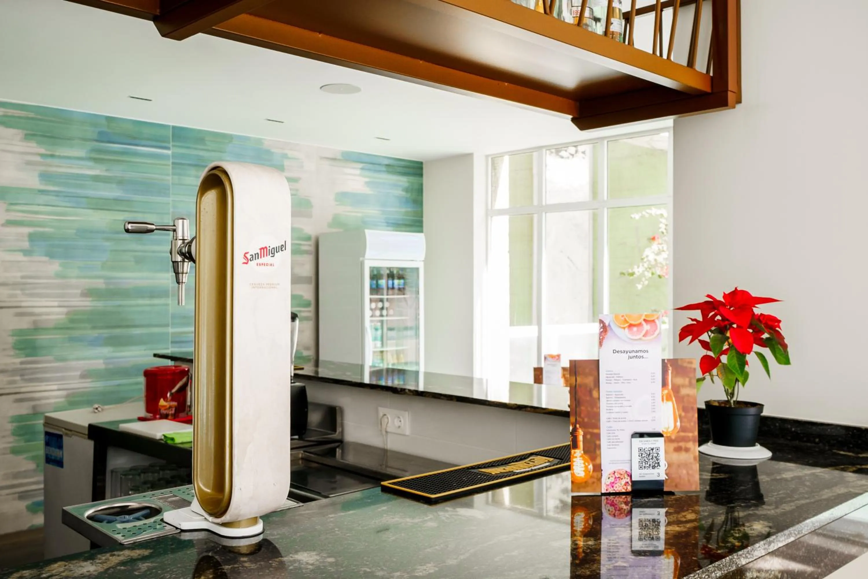 Restaurant/places to eat in Apartamentos El Faro By Mc