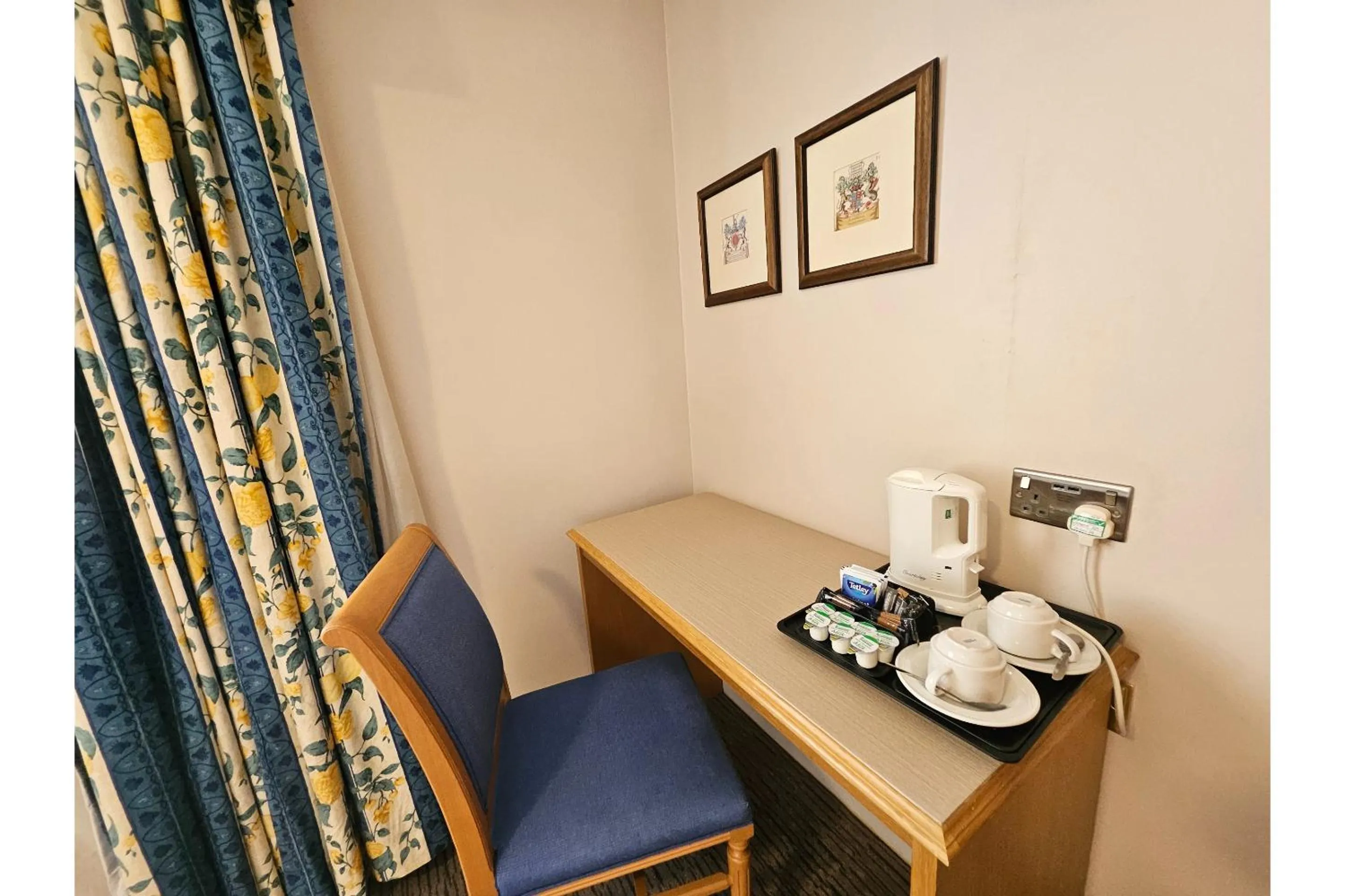 Bedroom in OYO Blaby Westfield Hotel