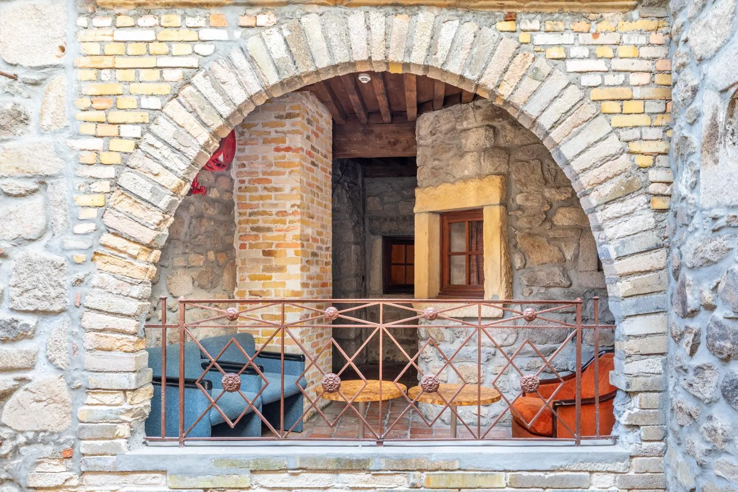 Property building in Aux Prisons de Montagny