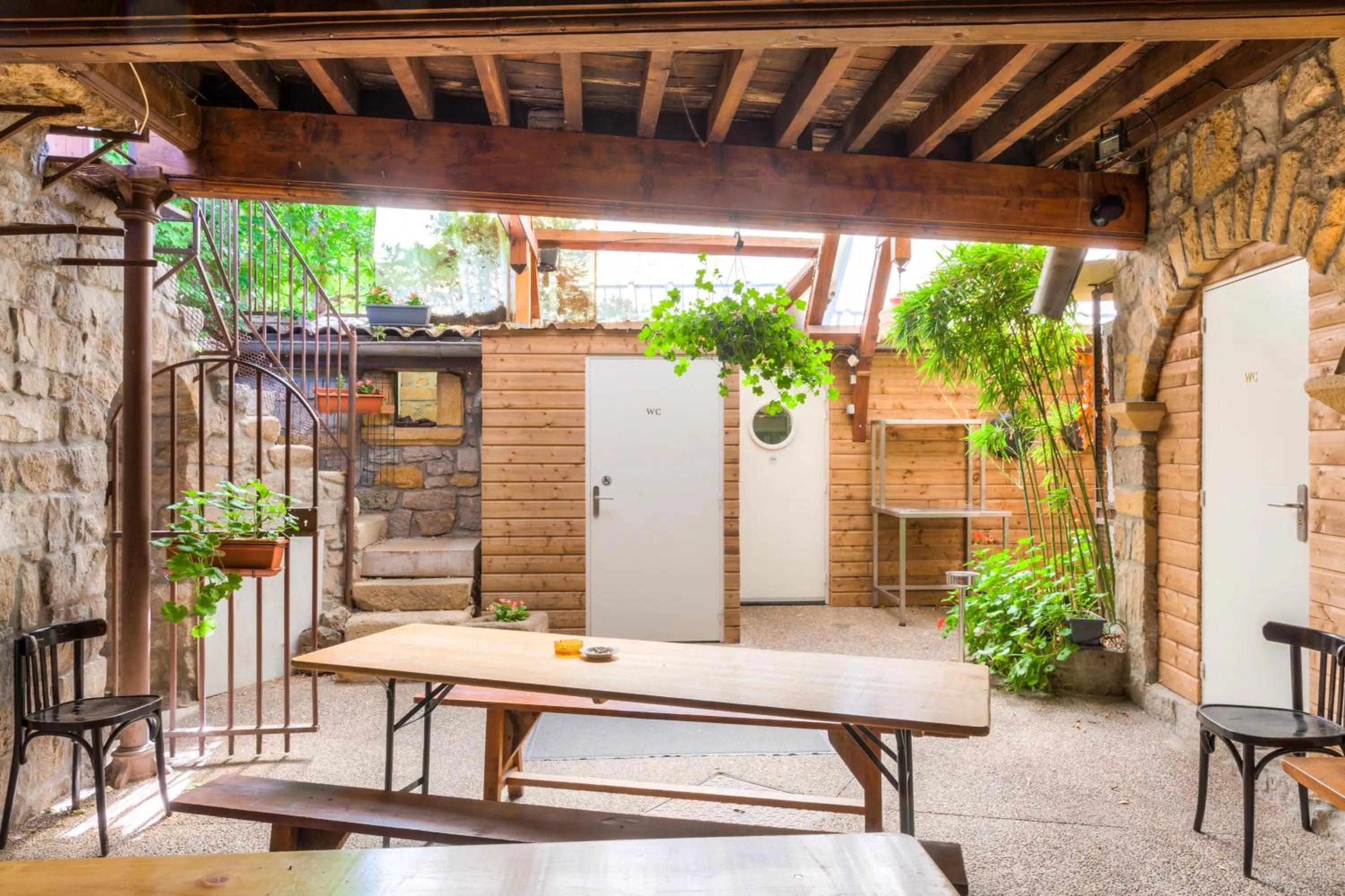 Patio in Aux Prisons de Montagny